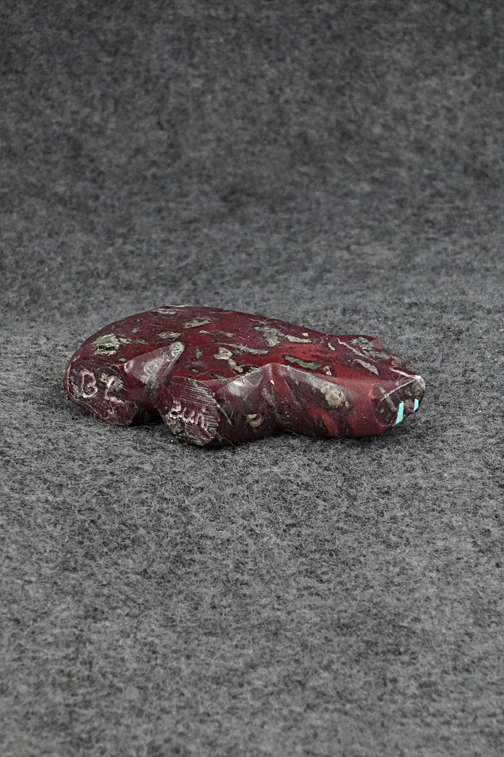 Bear Zuni Fetish Carving - Bernard Laiwakete