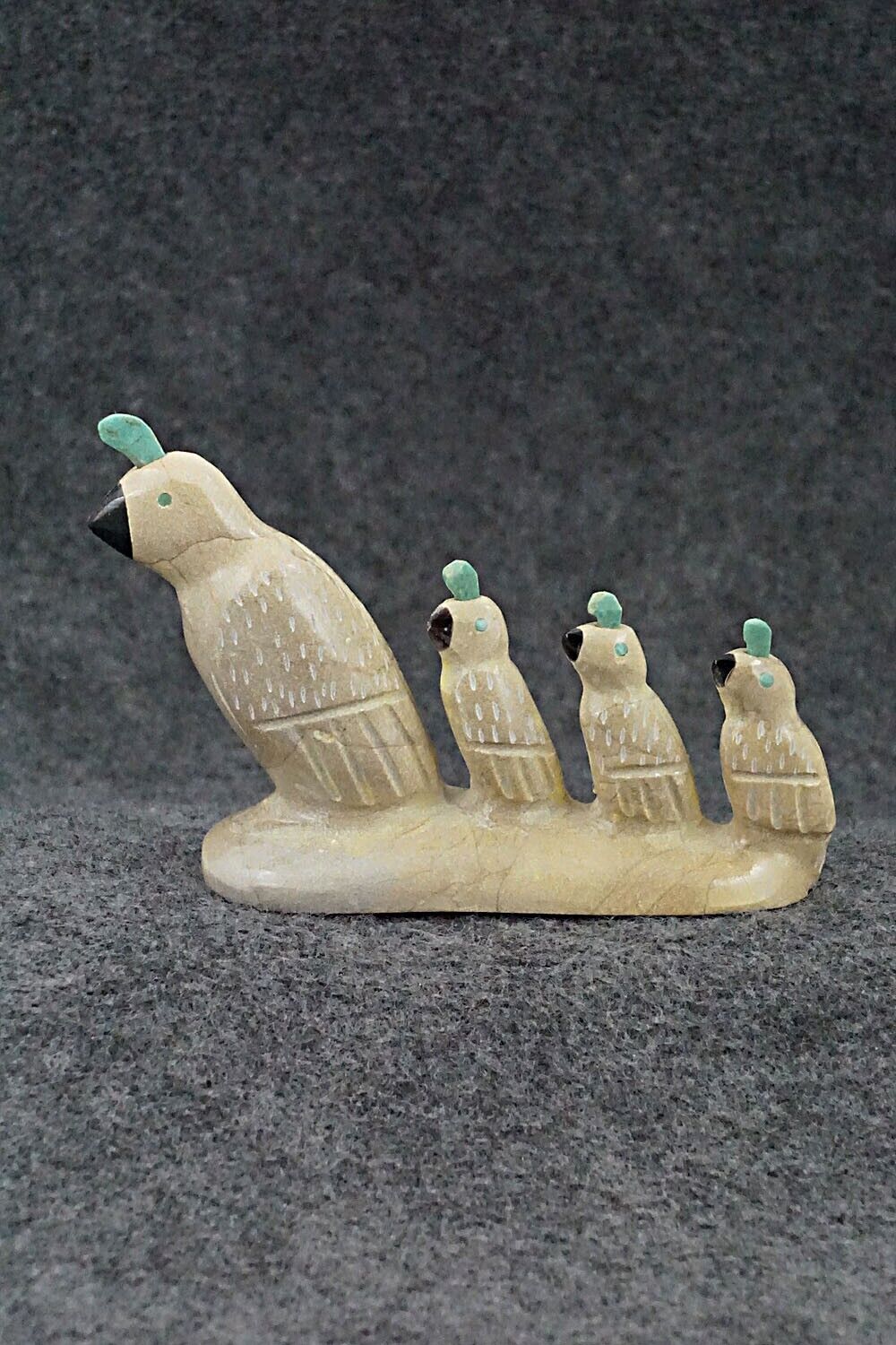 Quail with Chicks Zuni Fetish Carving - Enrike Leekya