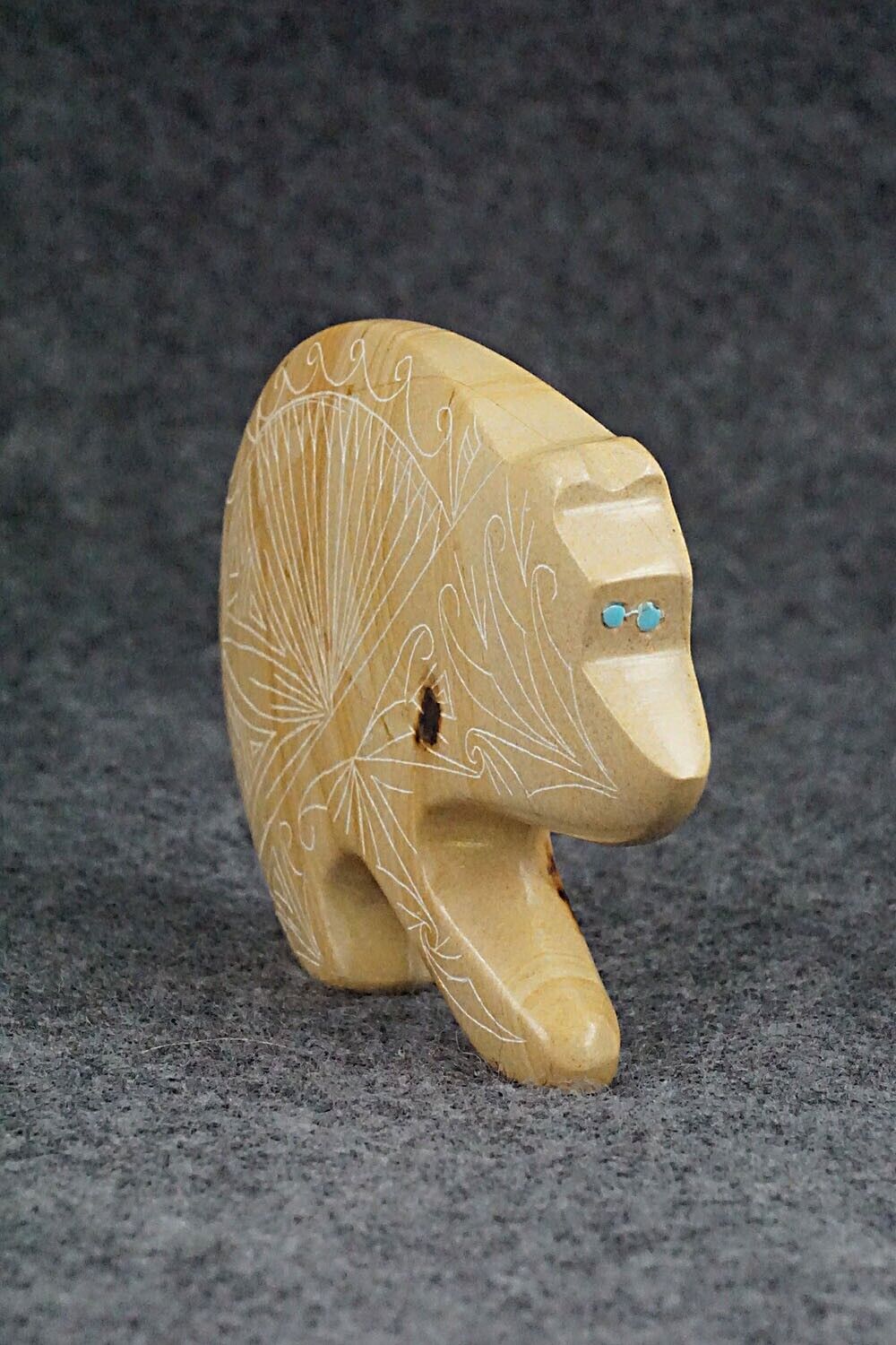 Bear Zuni Fetish Carving - Jonathan Natewa