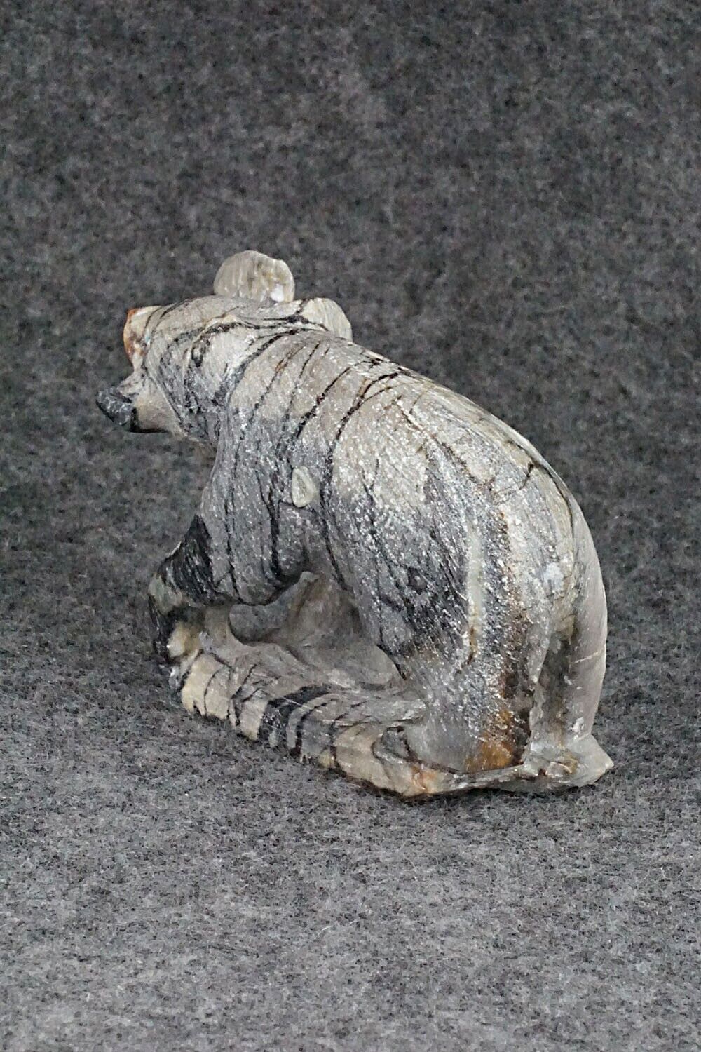 Bear with Fish Zuni Fetish - Derrick Kaamasee