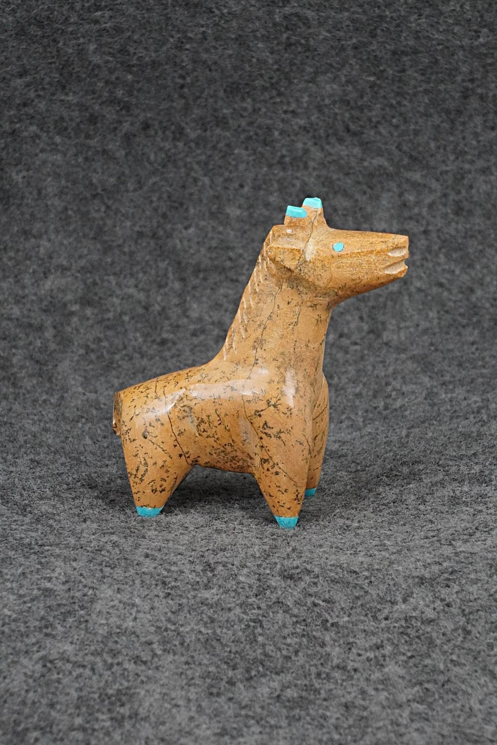 Giraffe Zuni Fetish Carving - Enrike Leekya