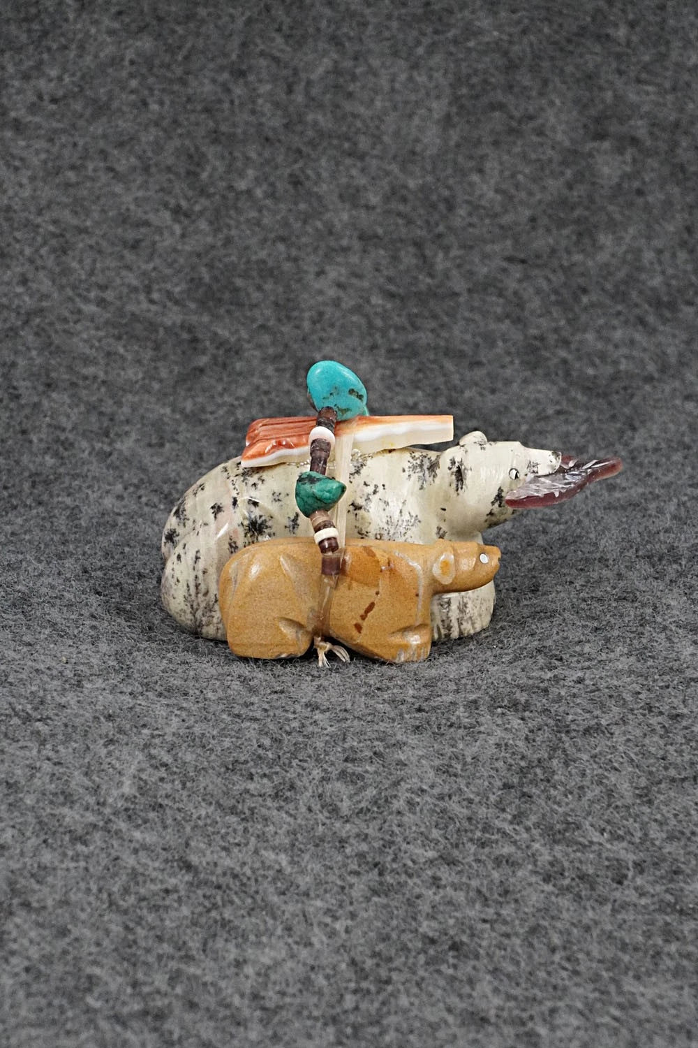 Bear Zuni Fetish Carving - Daisy Rose Leonard