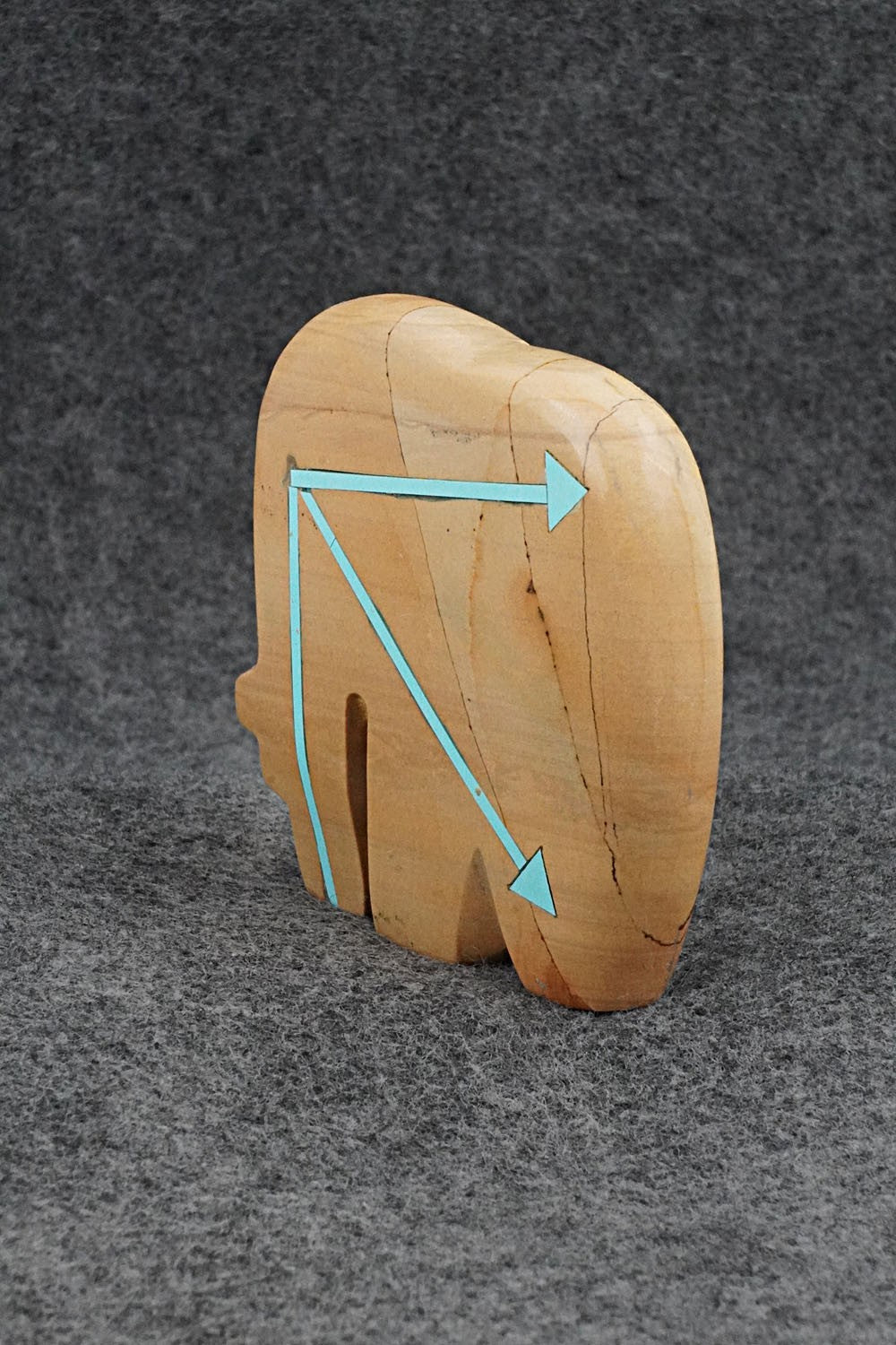 Bear Zuni Fetish Carving - Bernard Laiwakete
