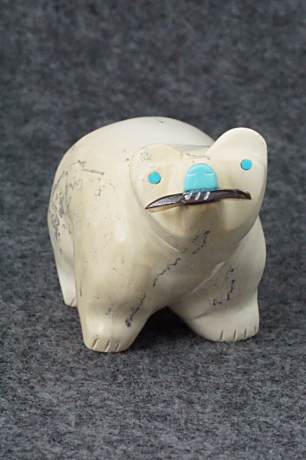 Bear with Fish Zuni Fetish Carving - Enrike Leekya