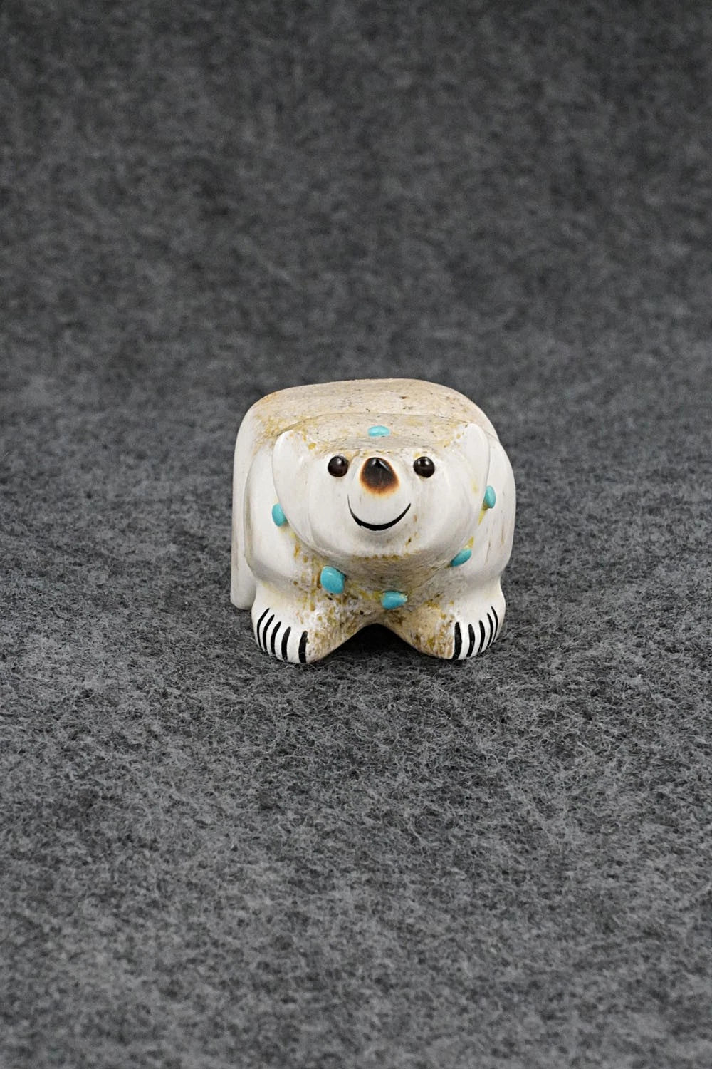 Bear Zuni Fetish Carving - Claudia Peina