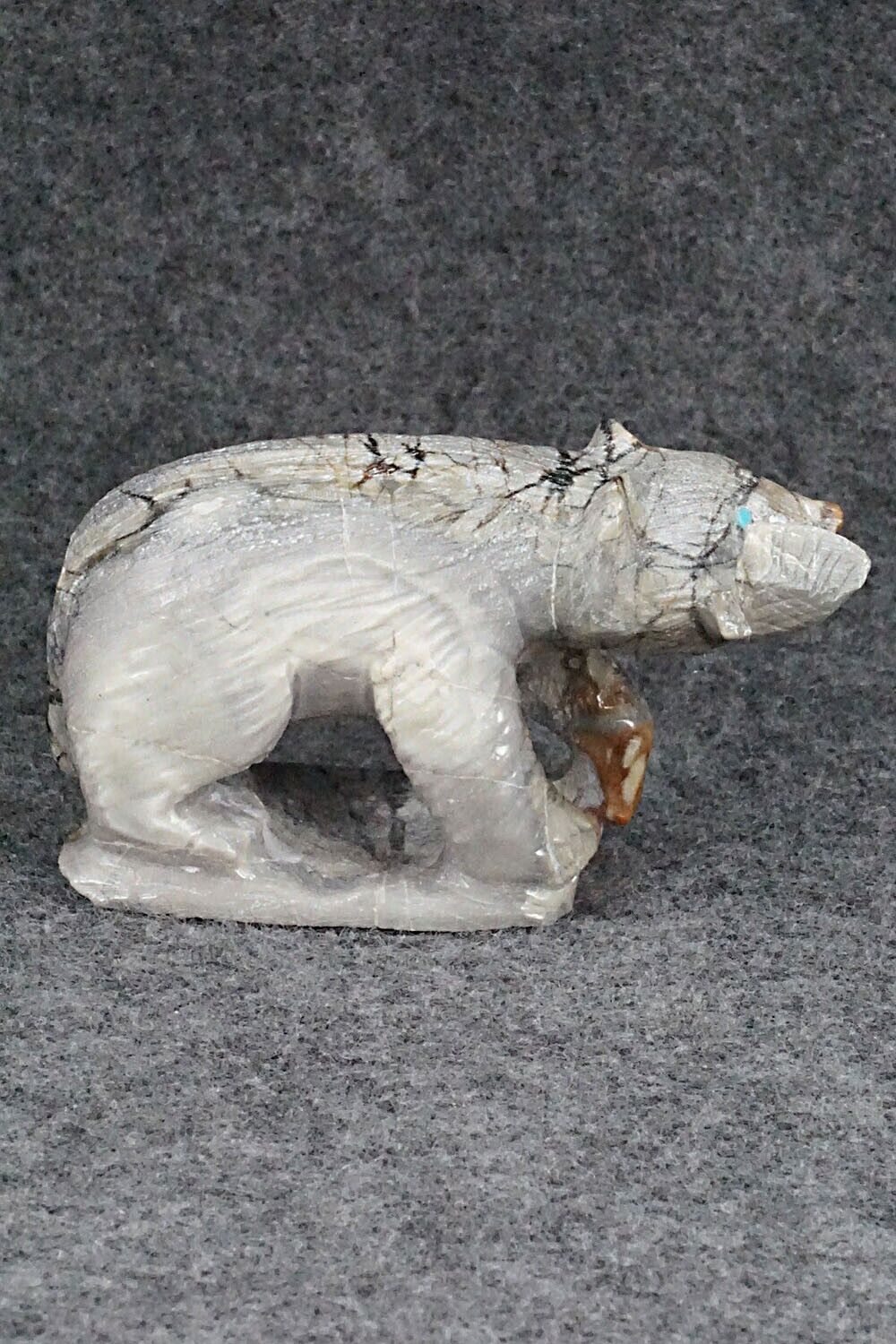 Bear with Fish Zuni Fetish - Derrick Kaamasee