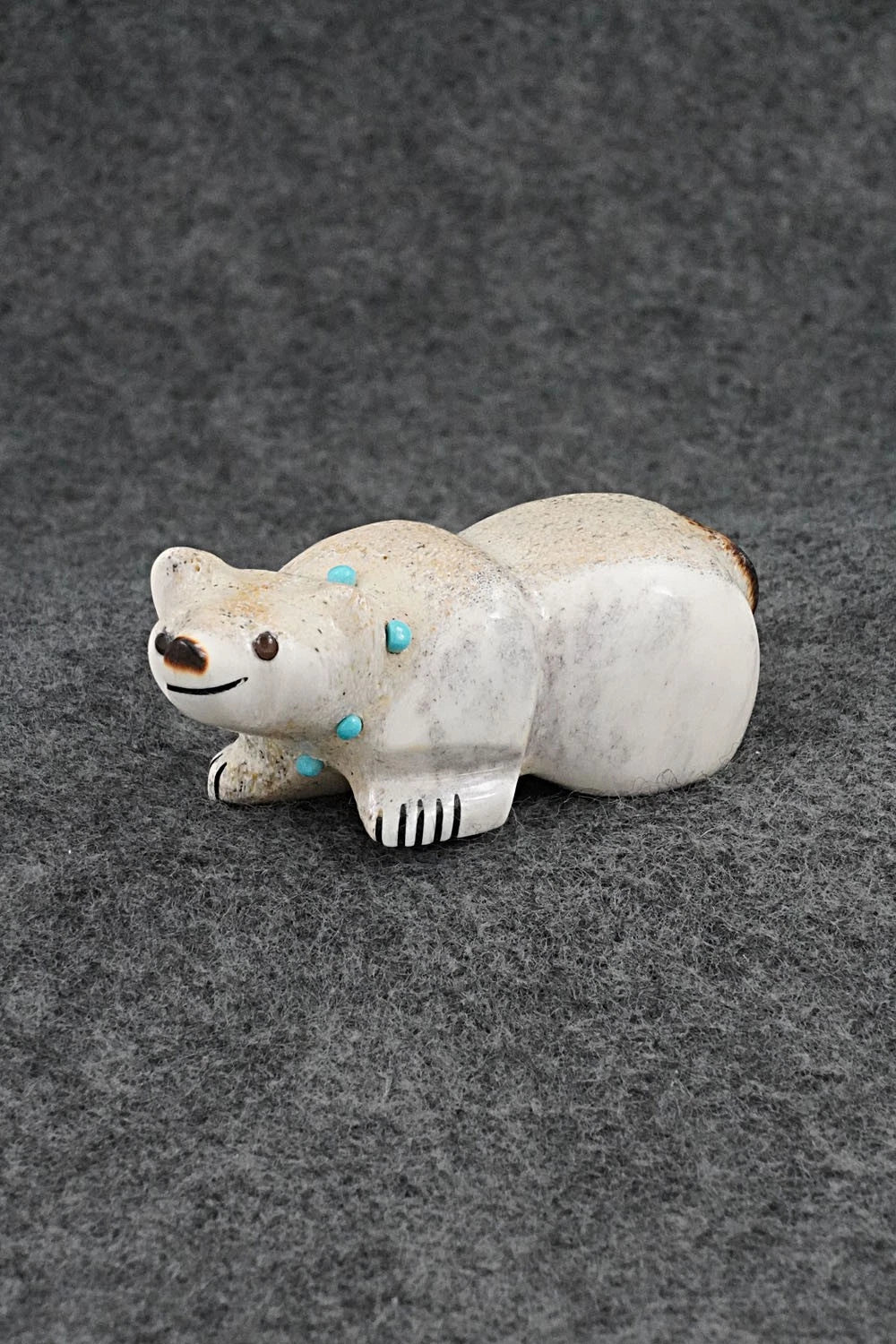 Bear Zuni Fetish Carving - Claudia Peina
