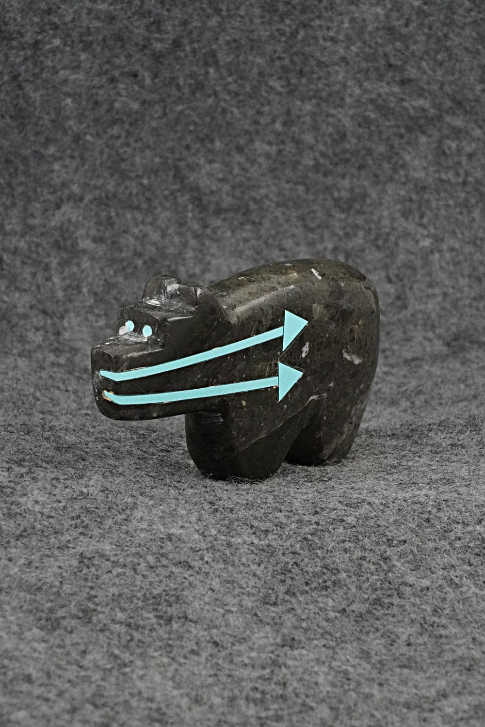 Bear Zuni Fetish Carving - Bernard Laiwakete