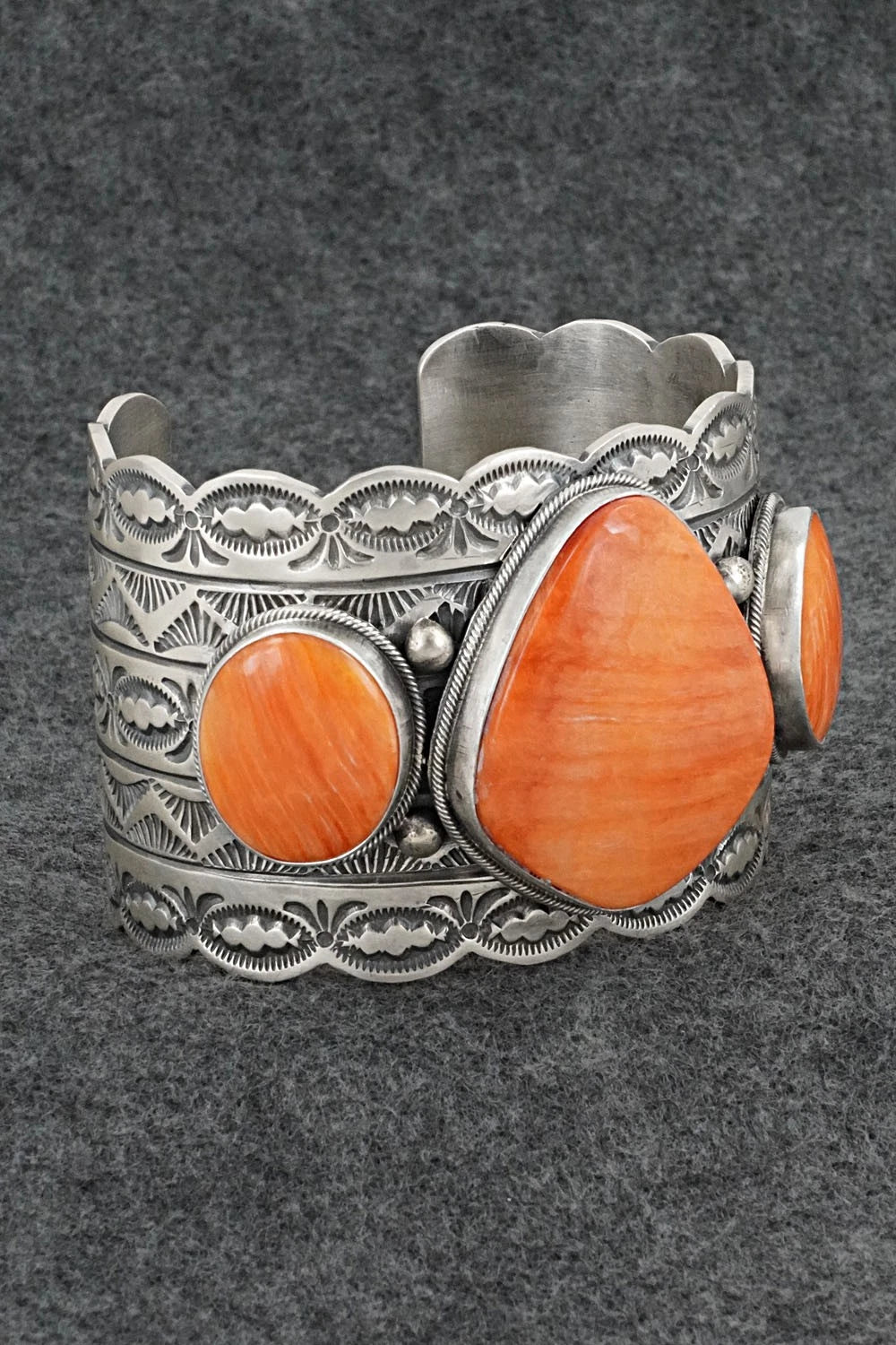 Spiny Oyster & Sterling Silver Bracelet - Mark Yazzie