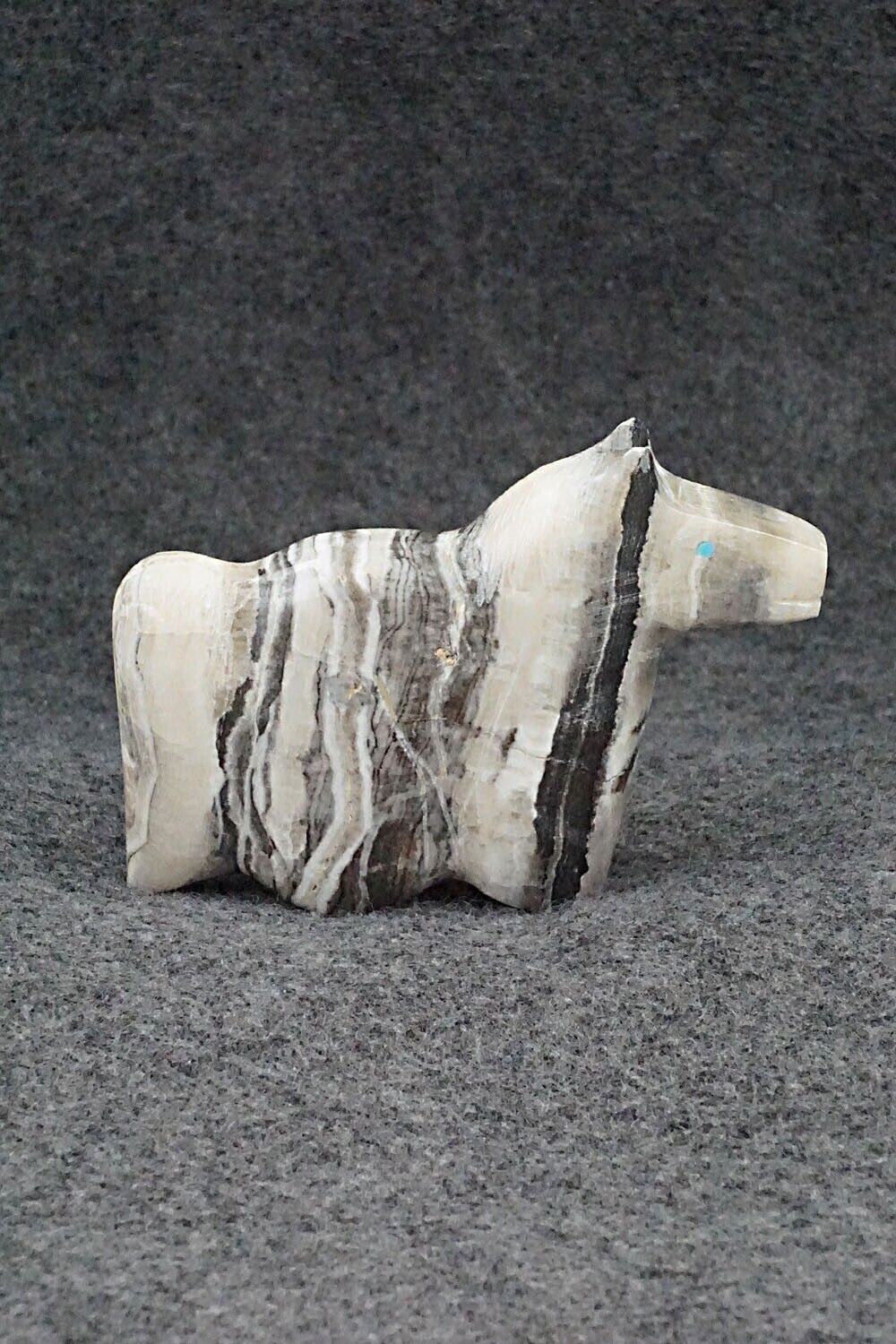 Horse Zuni Fetish Carving - Daphne Quam