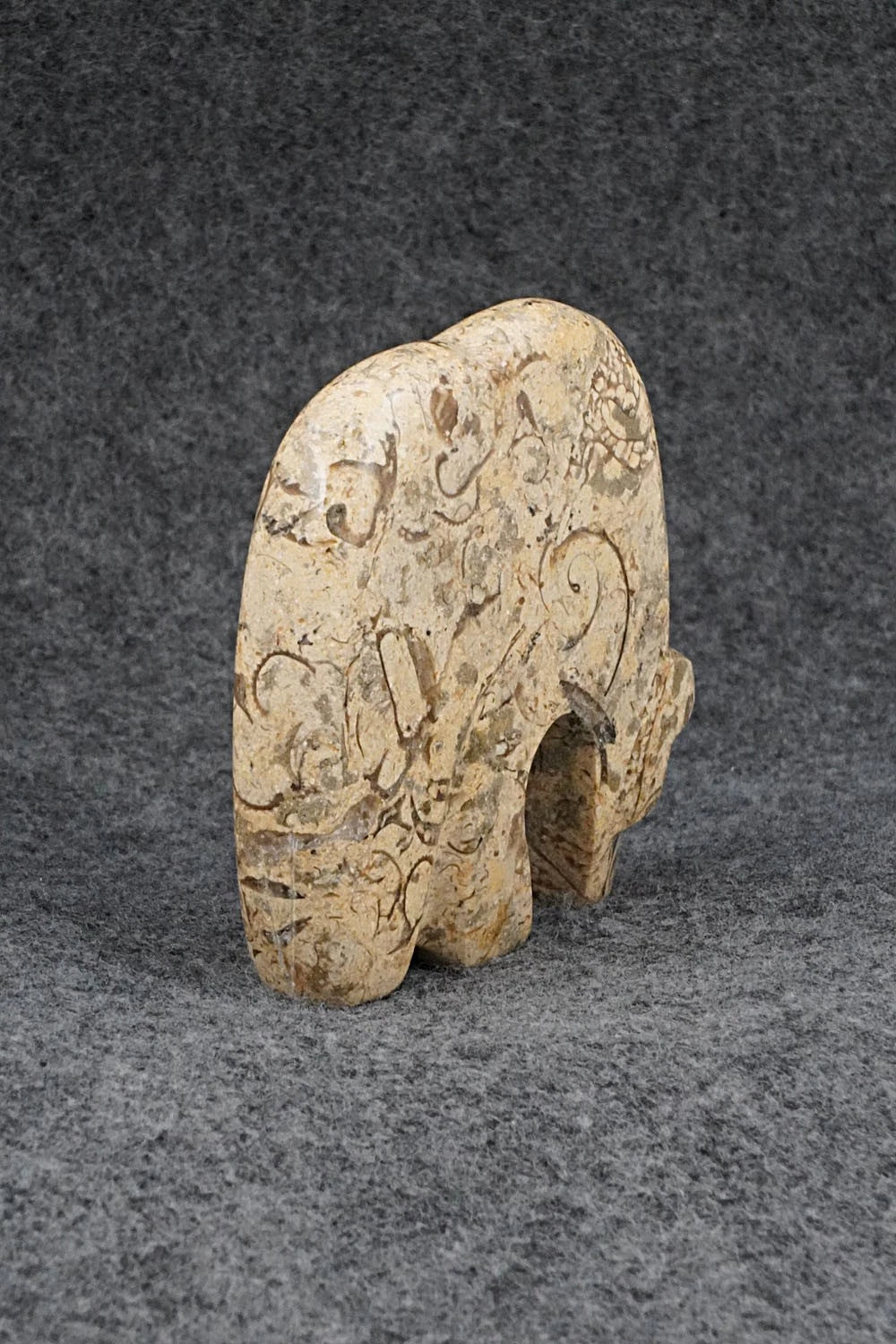Bear Zuni Fetish Carving - Kenric Laiwakete