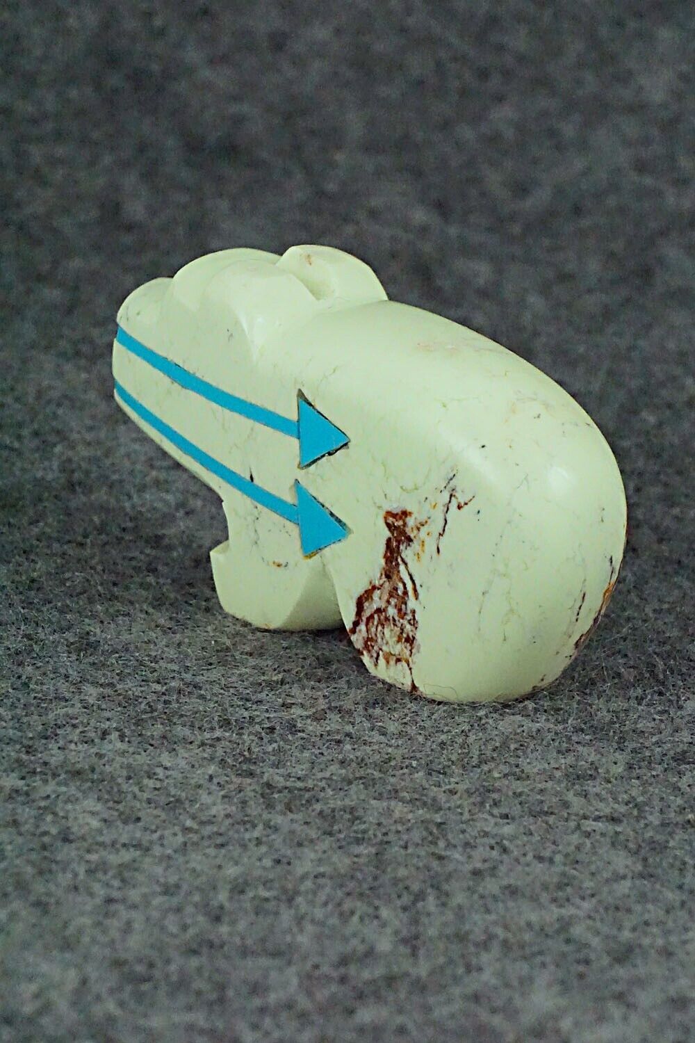 Bear Zuni Fetish Carving - Bernard Laiwakete