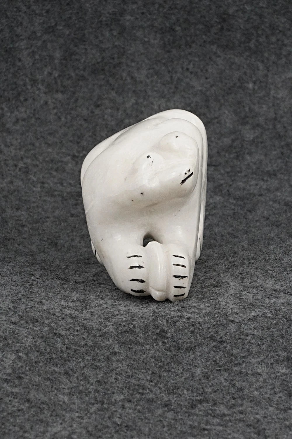 Bear Zuni Fetish Carving - Rick Kallestewa