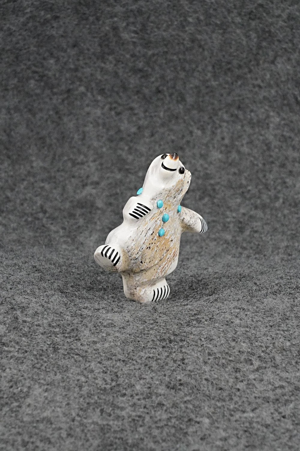 Bear Zuni Fetish Carving - Claudia Peina