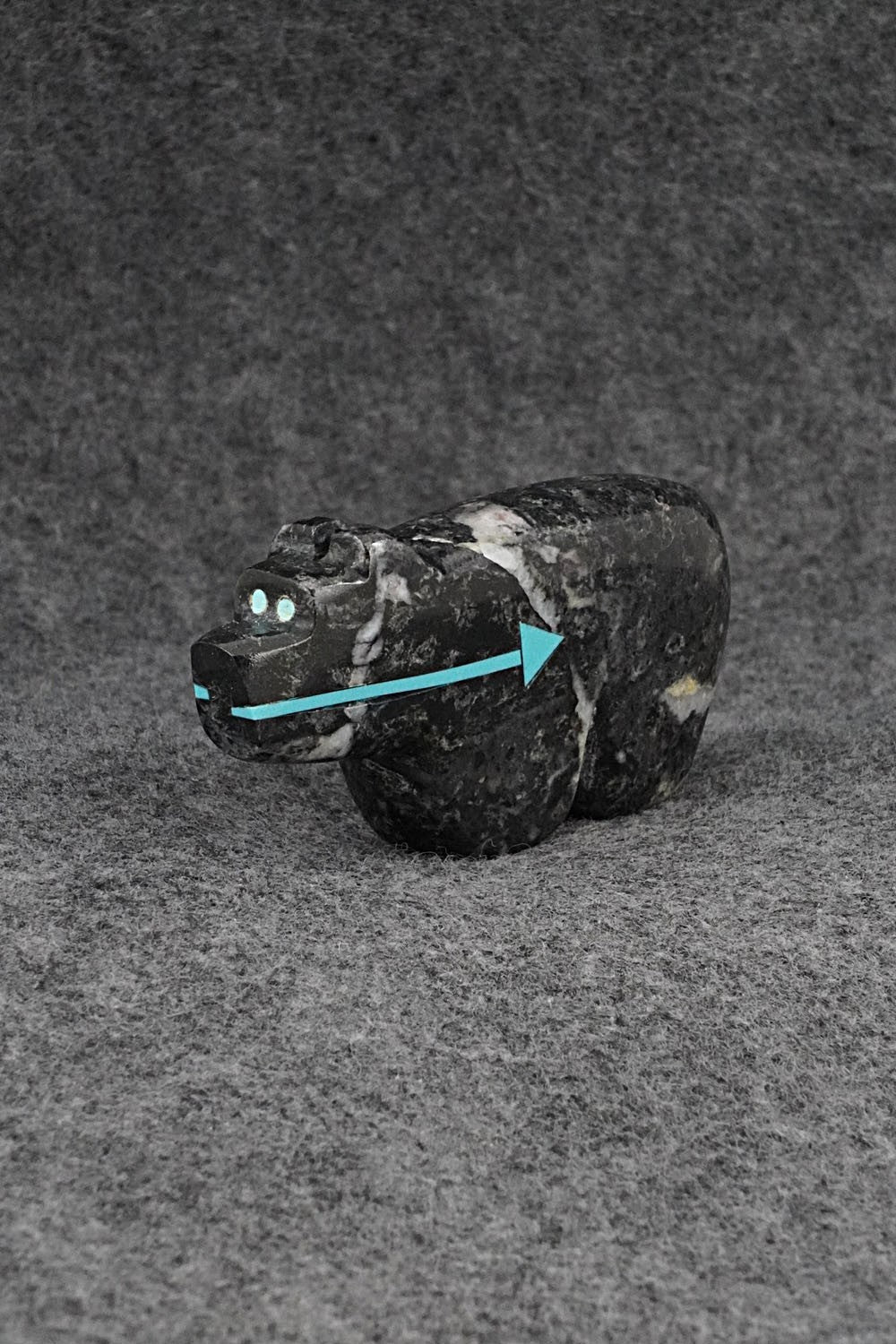 Bear Zuni Fetish Carving - Bernard Laiwakete