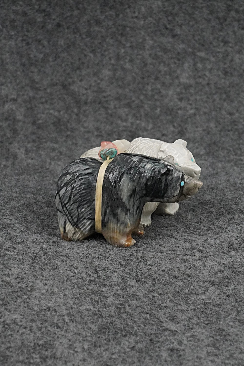 Bear Zuni Fetish Carving - Farlan & Paulette Quam