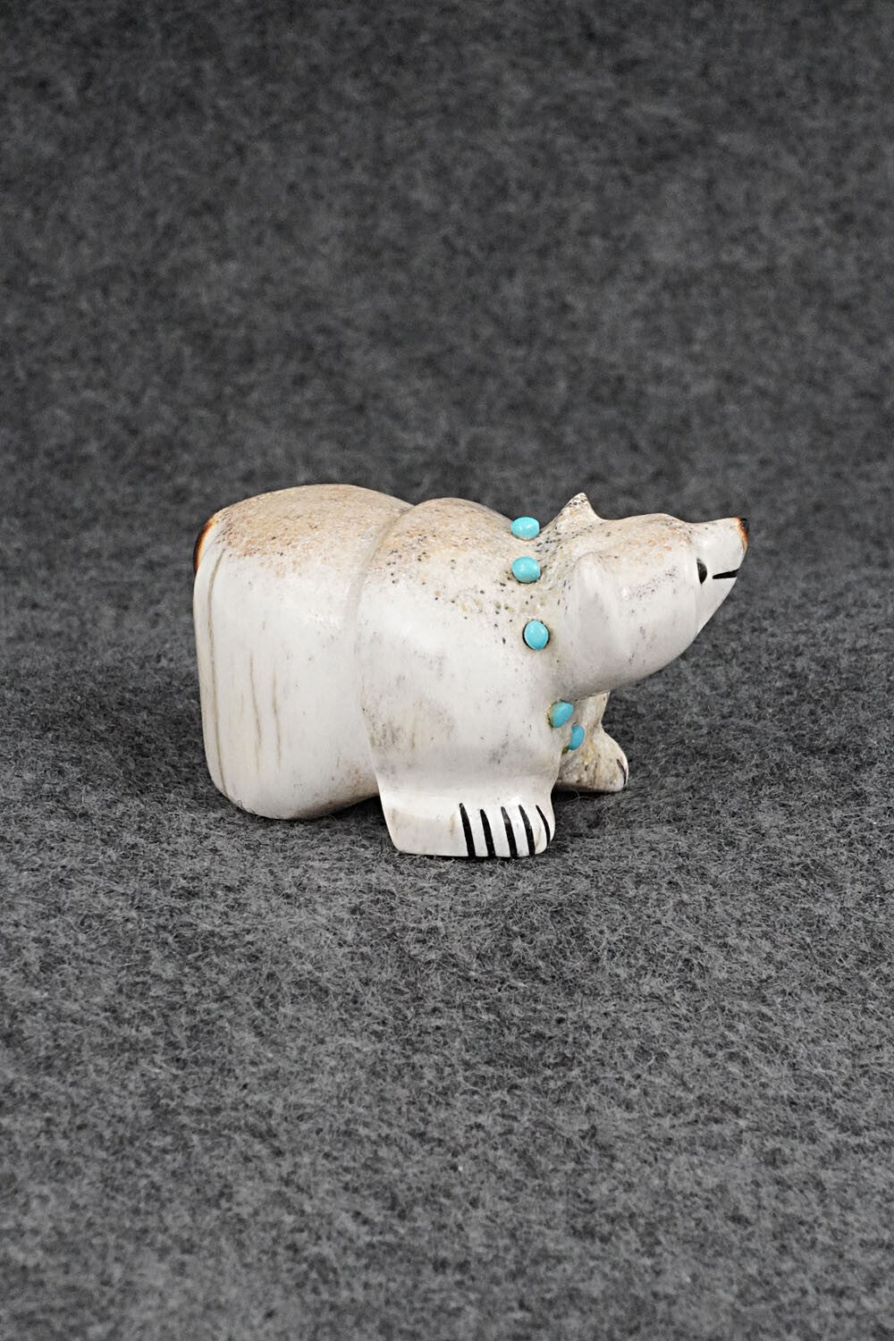 Bear Zuni Fetish Carving - Claudia Peina