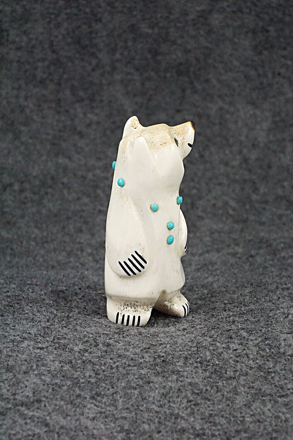 Bear Zuni Fetish Carving - Claudia Peina