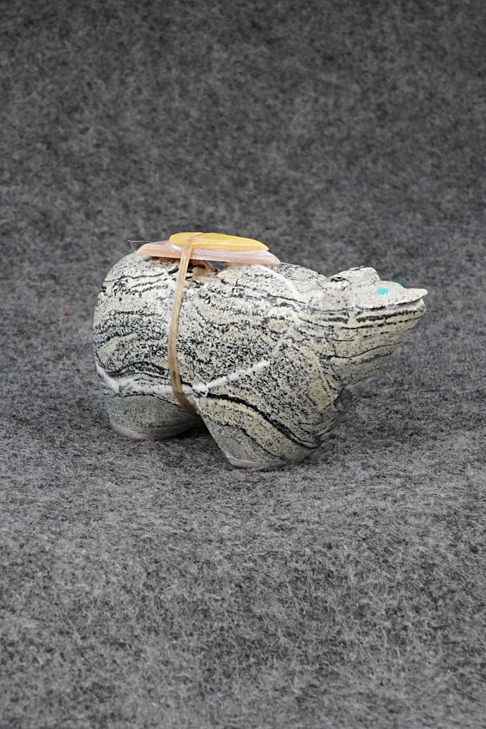 Bear Zuni Fetish Carving - Delvin Leekya