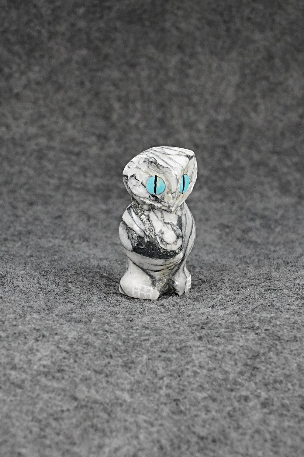 Owl Zuni Fetish Carving - Andres Jernention