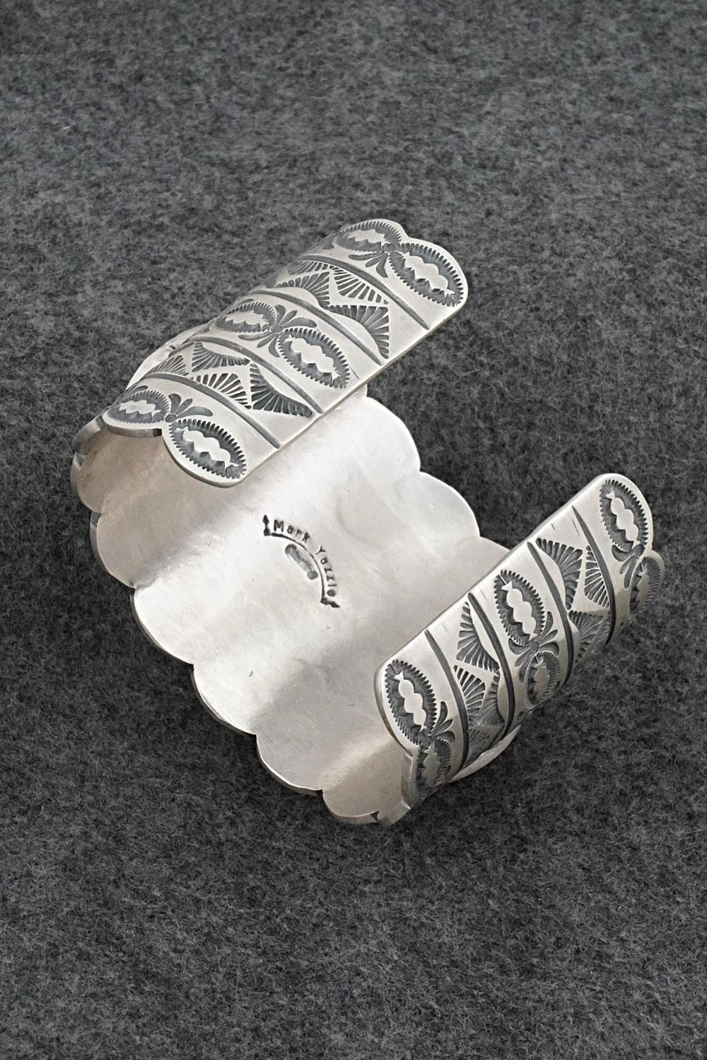 Spiny Oyster & Sterling Silver Bracelet - Mark Yazzie