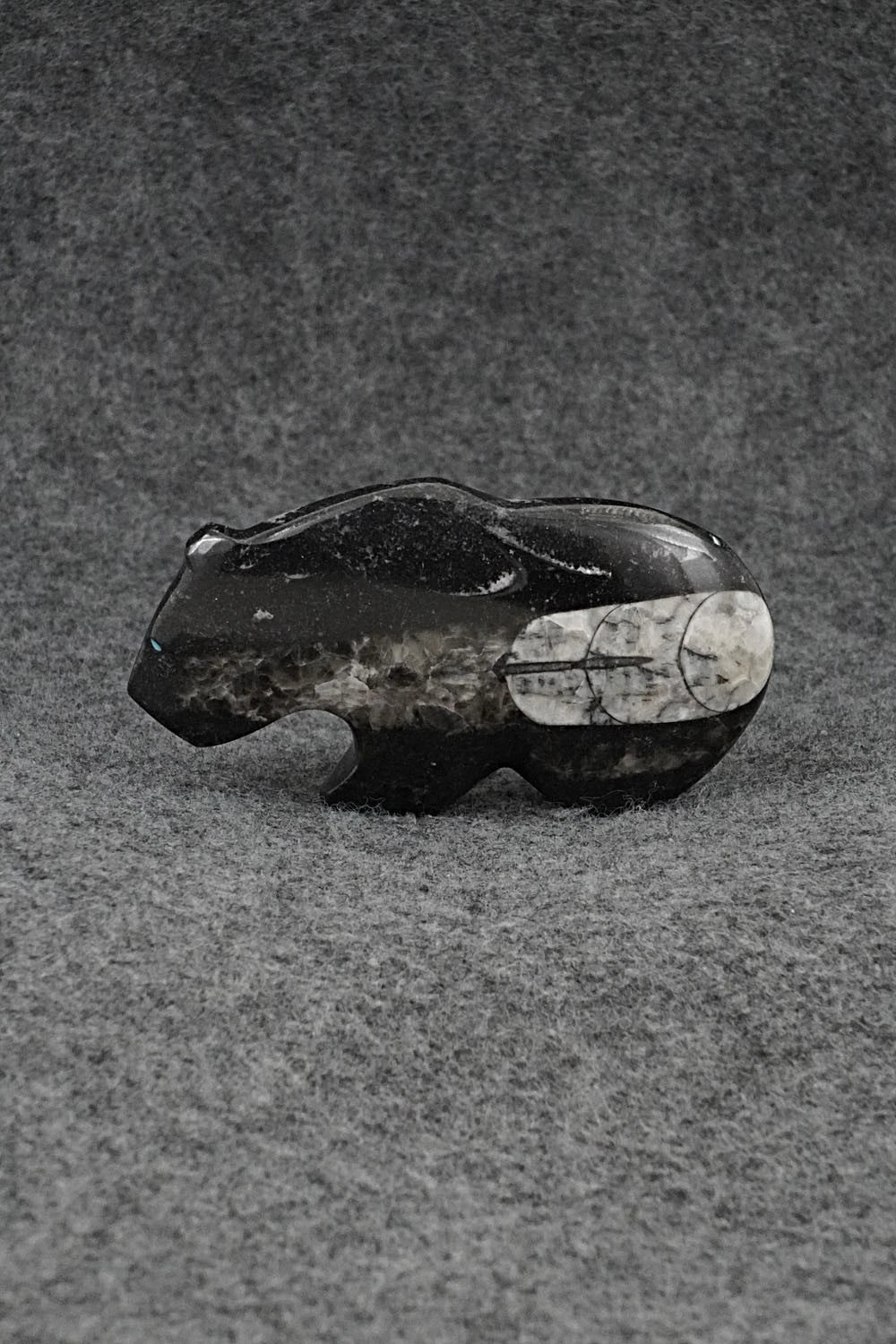 Bear Zuni Fetish Carving - Kenric Laiwekete