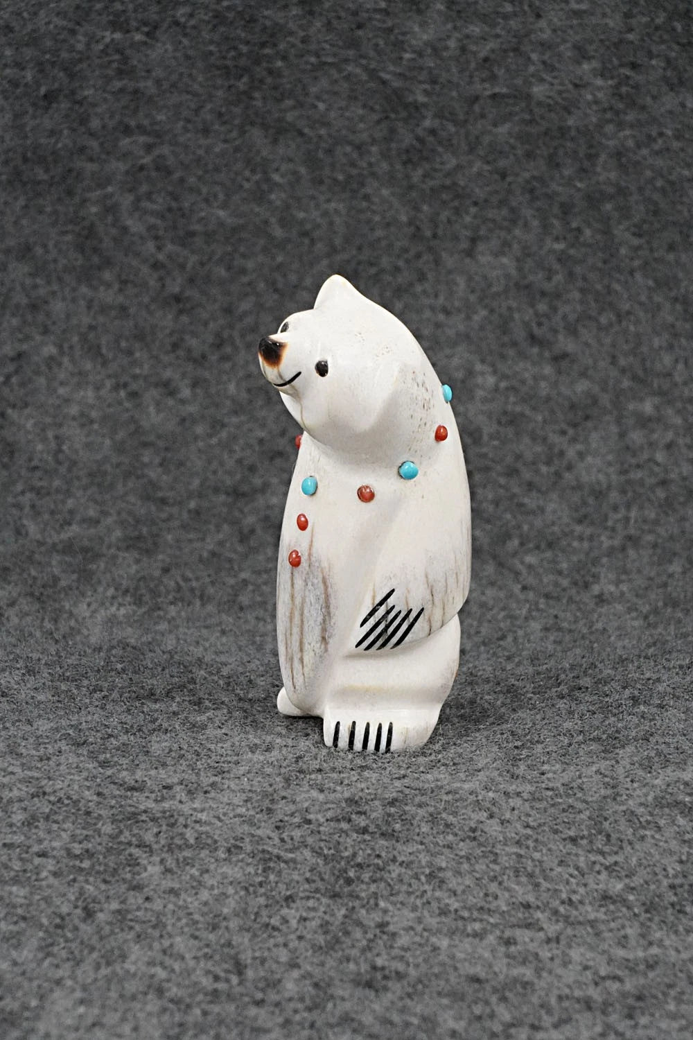 Bear Zuni Fetish Carving - Claudia Peina