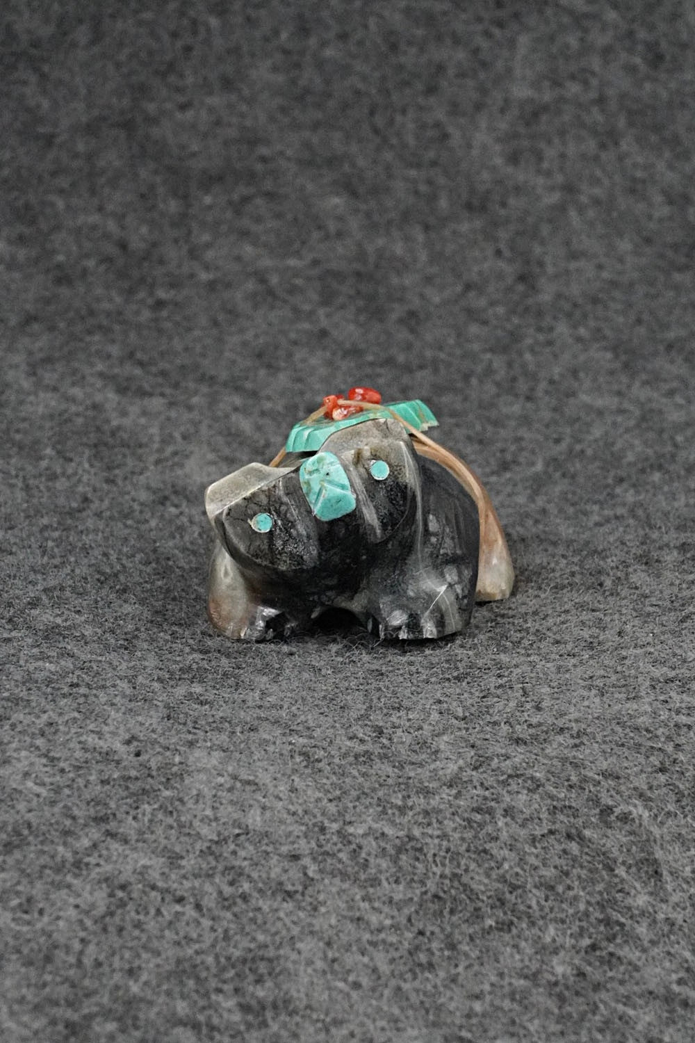 Badger Zuni Fetish Carving - Enrike Leekya