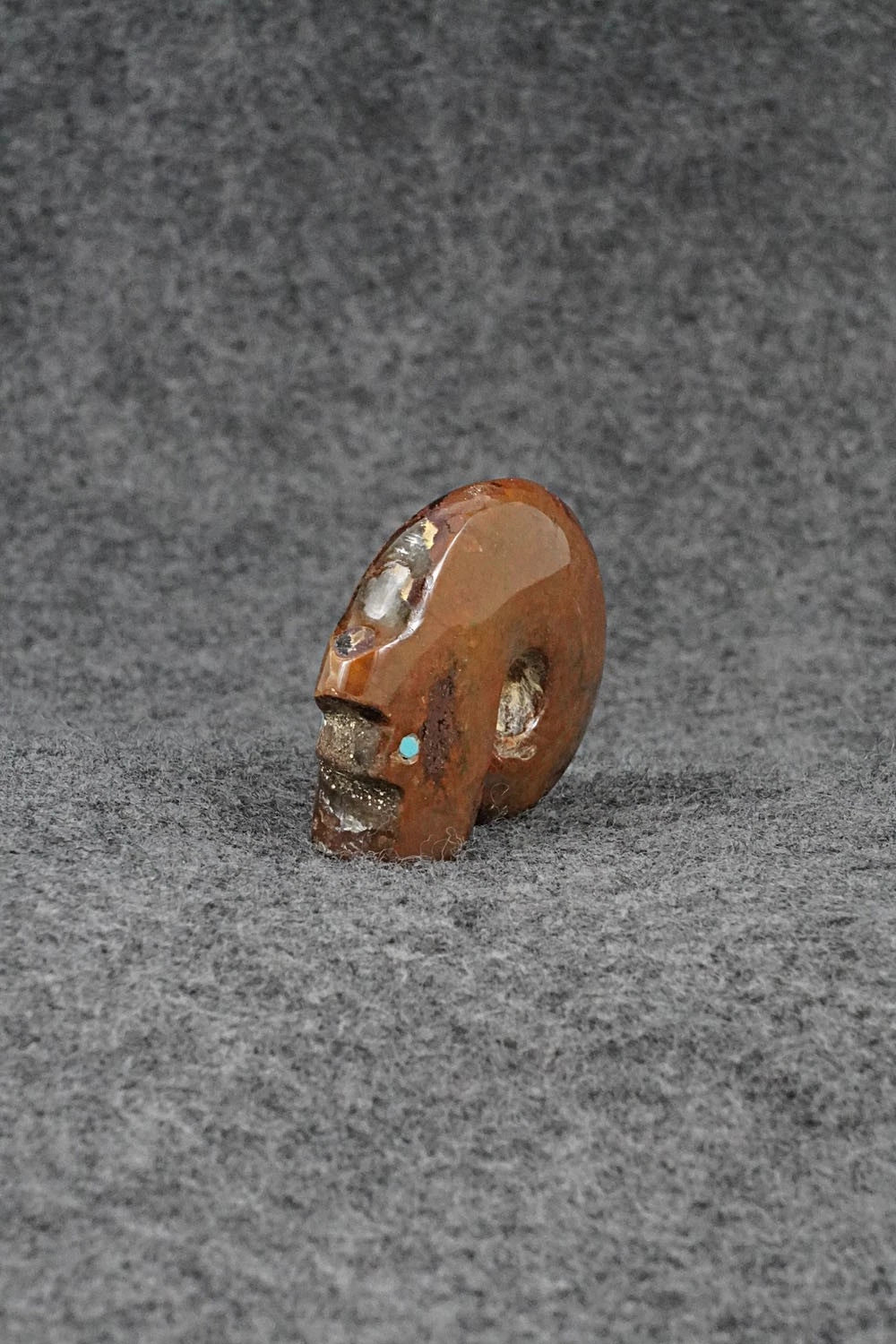 Bear Zuni Fetish Carving - Bernard Laiwekete