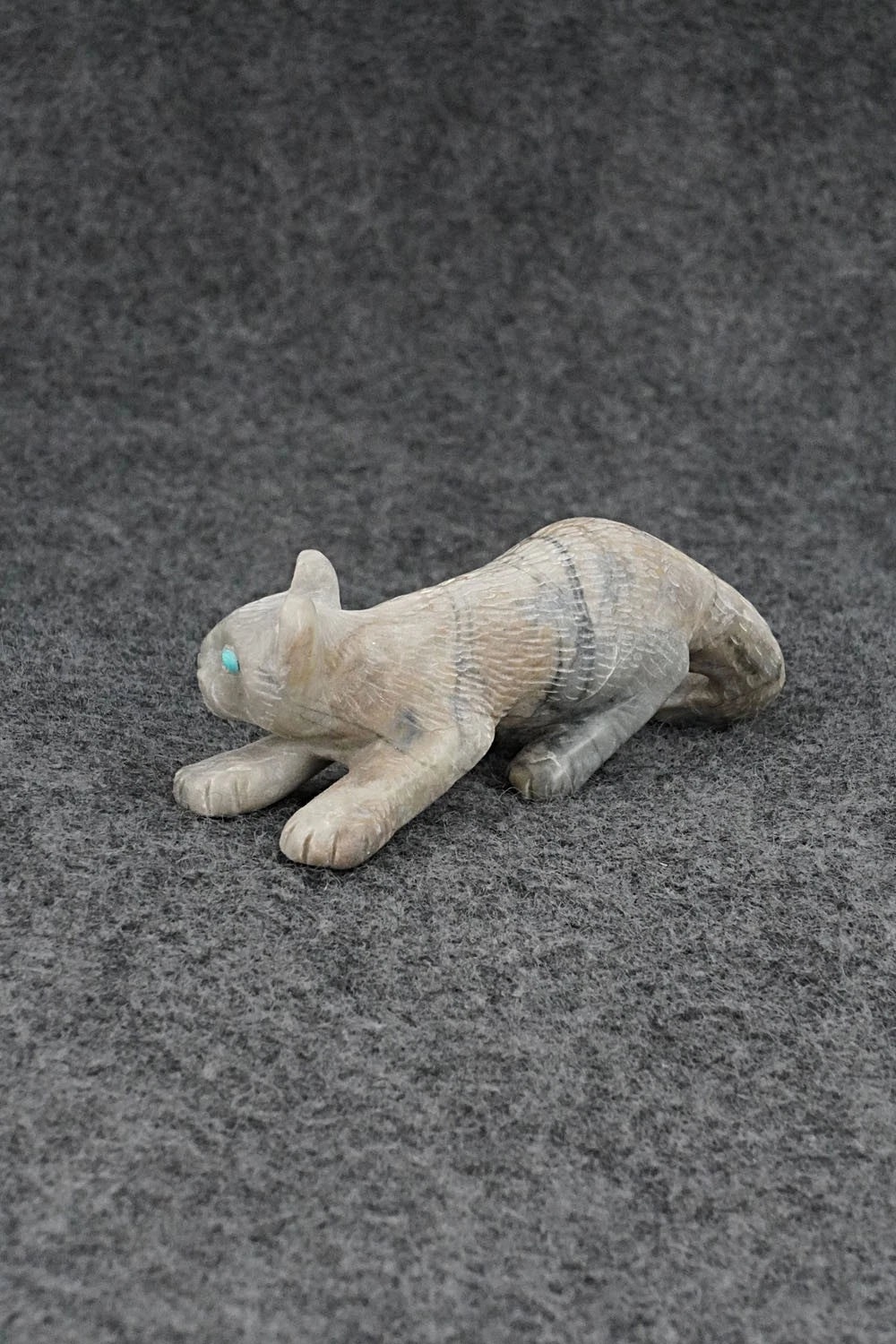 Mountain Lion Zuni Fetish Carving - Wilfred Cheama