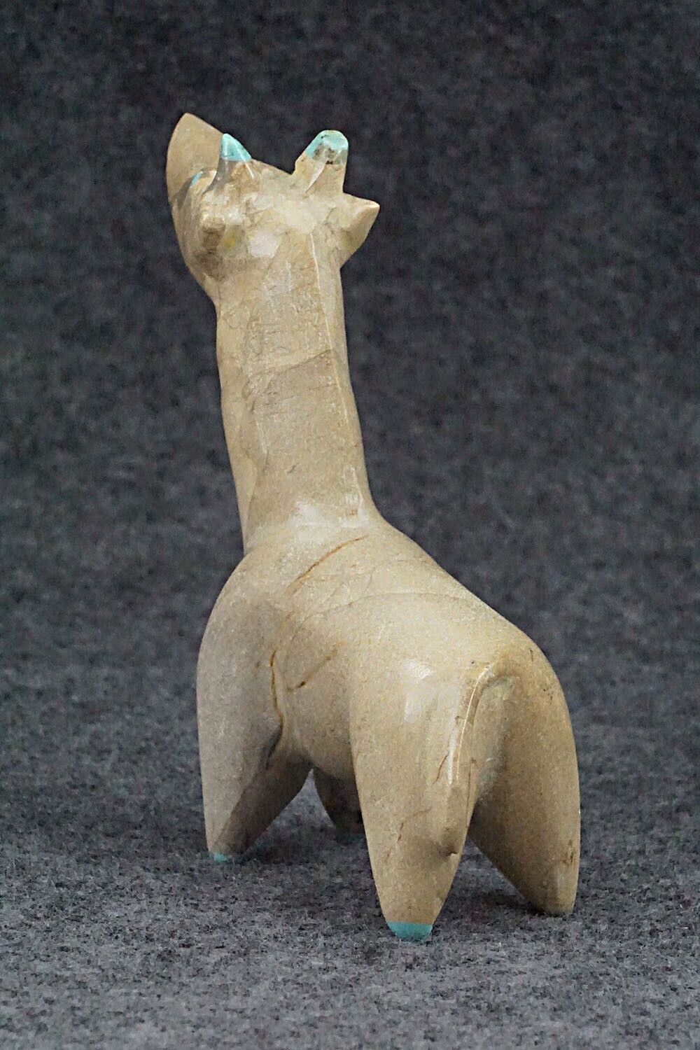 Giraffe Zuni Fetish Carving - Enrike Leekya