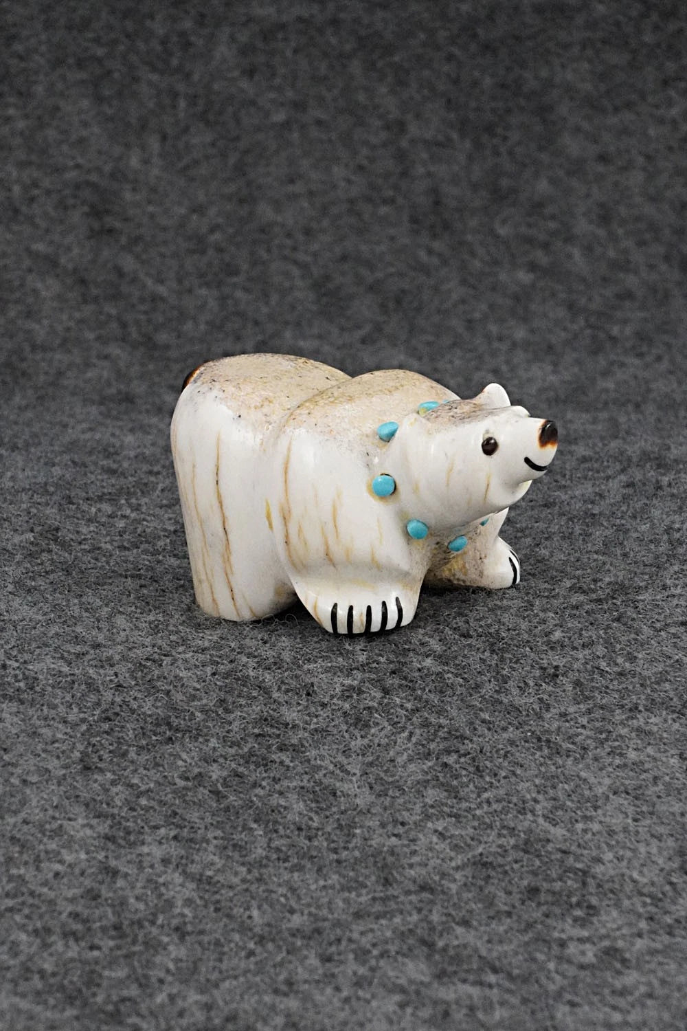 Bear Zuni Fetish Carving - Claudia Peina