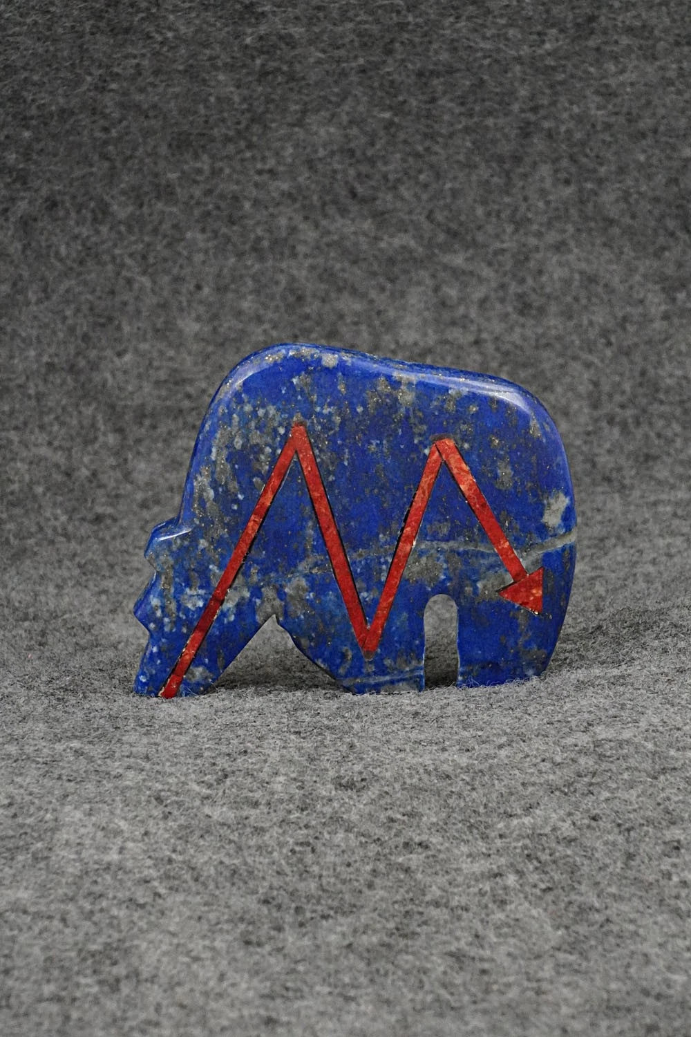 Bear Zuni Fetish Carving - Bernard Laiwekete