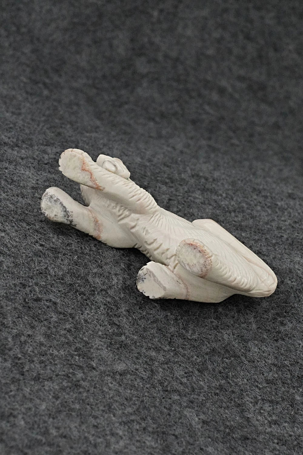 Mountain Lion Zuni Fetish Carving - Wilfred Cheama