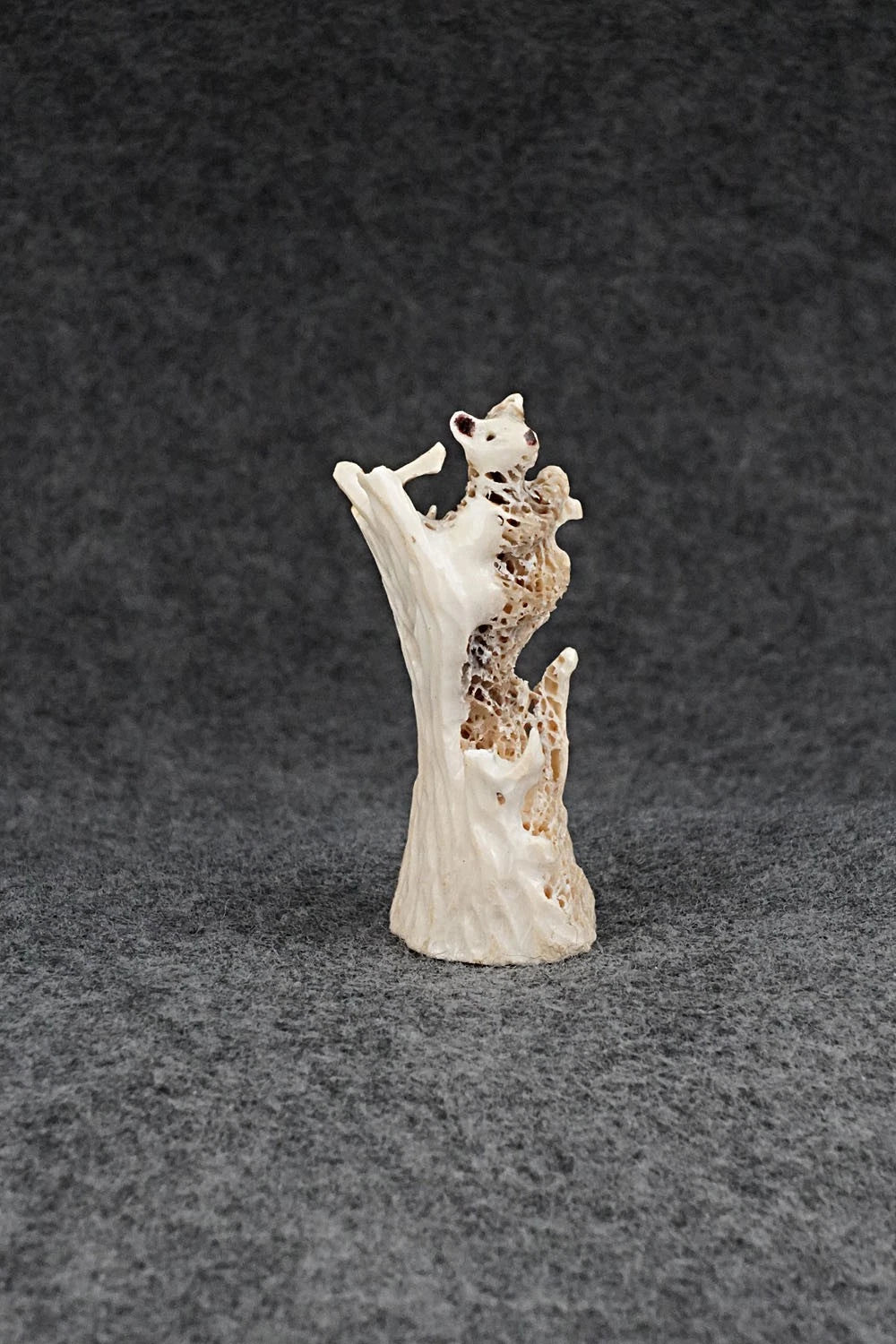 Bear Zuni Fetish Carving - Ruben Najera