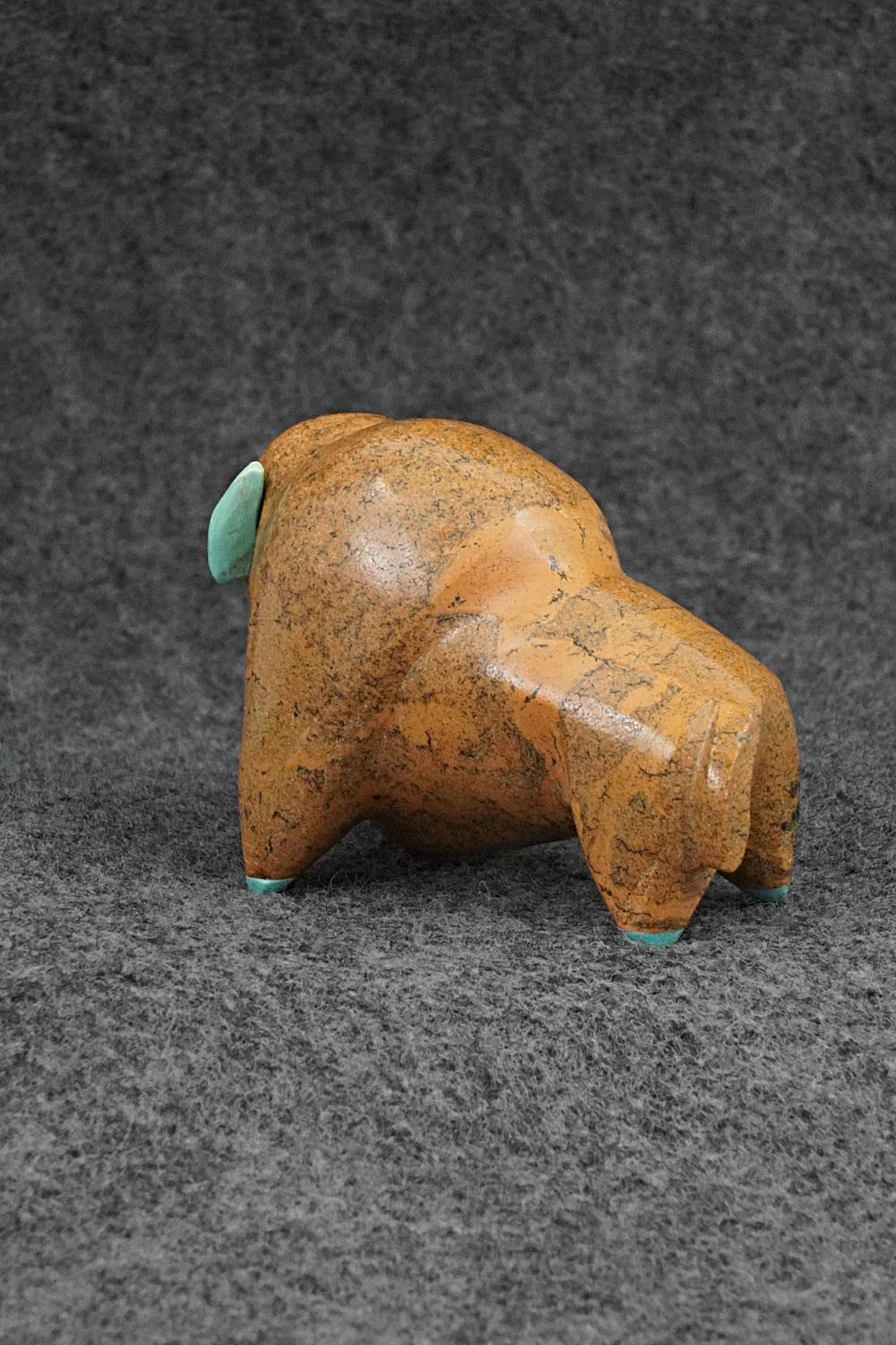 Buffalo Zuni Fetish Carving - Enrike Leekya