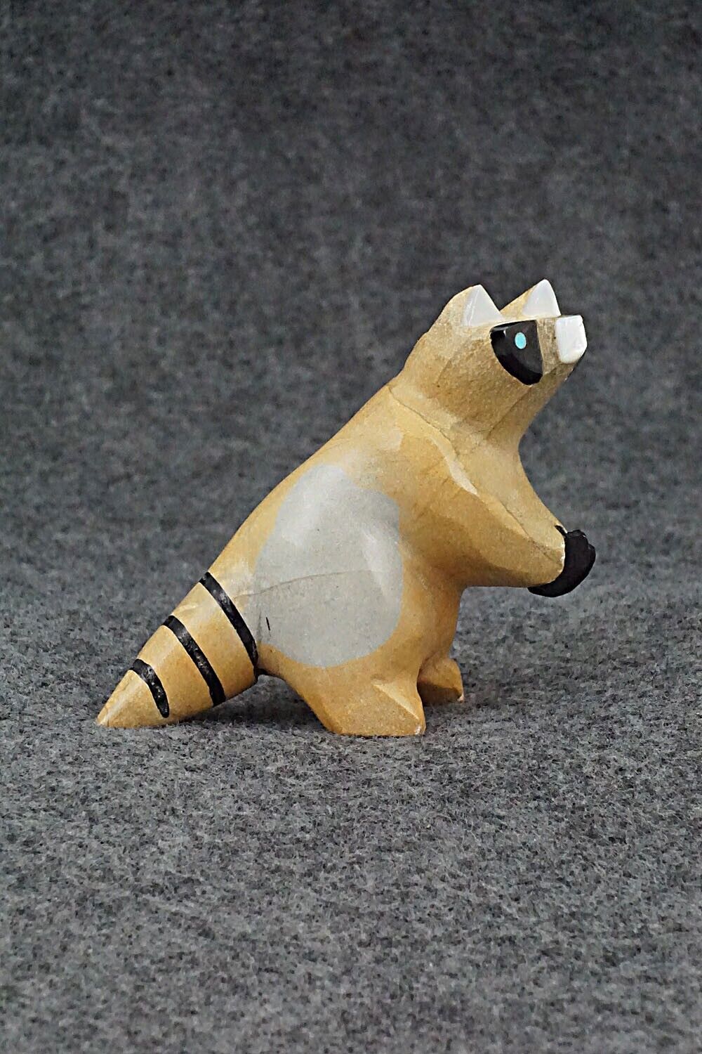 Raccoon Zuni Fetish Carving - Enrike Leekya