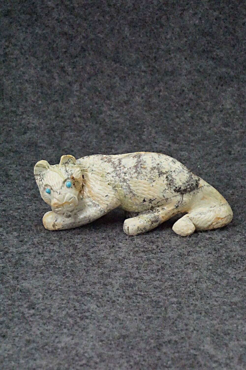 Mountain Lion Zuni Fetish Carving - Wilfred Cheama