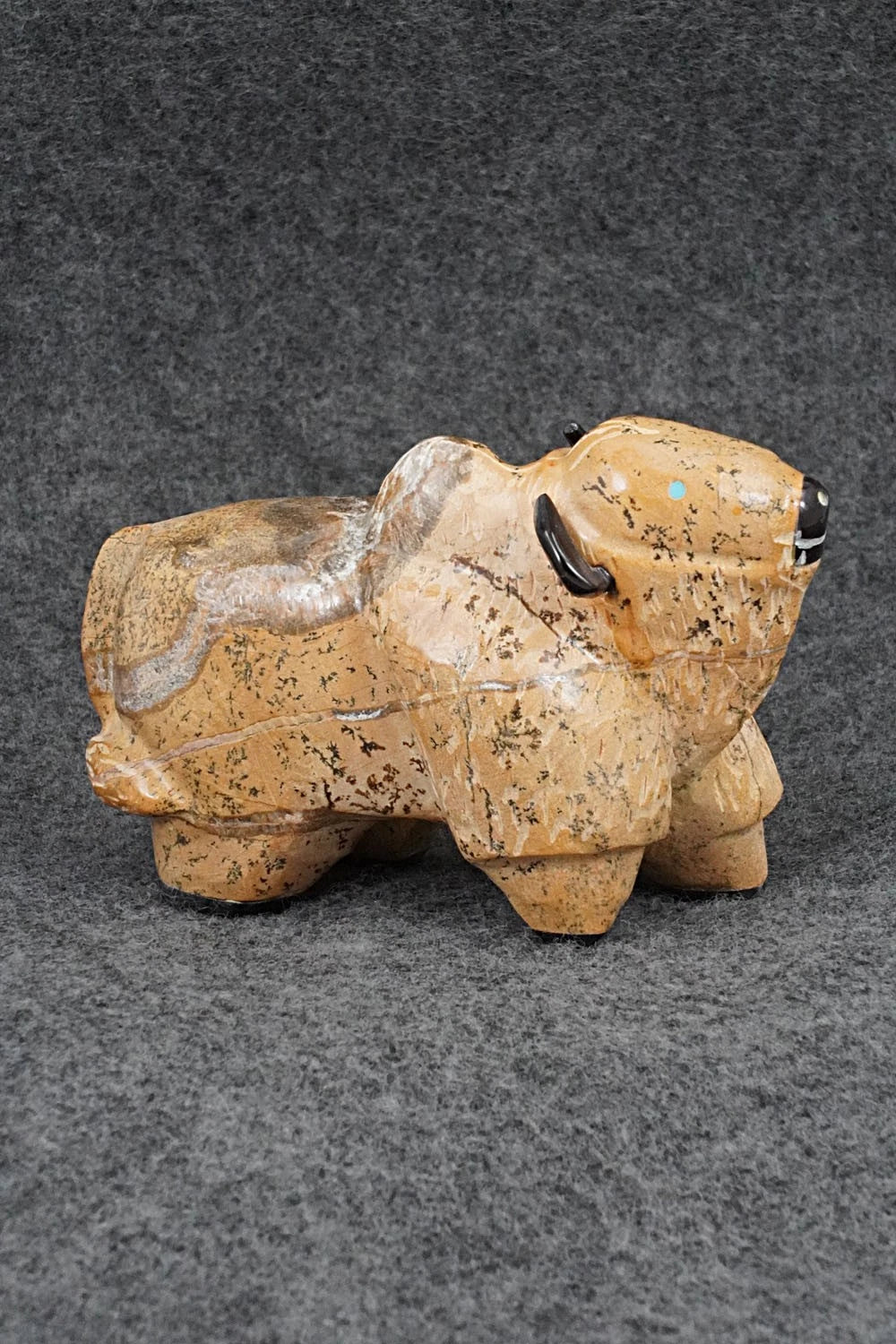 Buffalo Zuni Fetish Carving - Freddie Leekya
