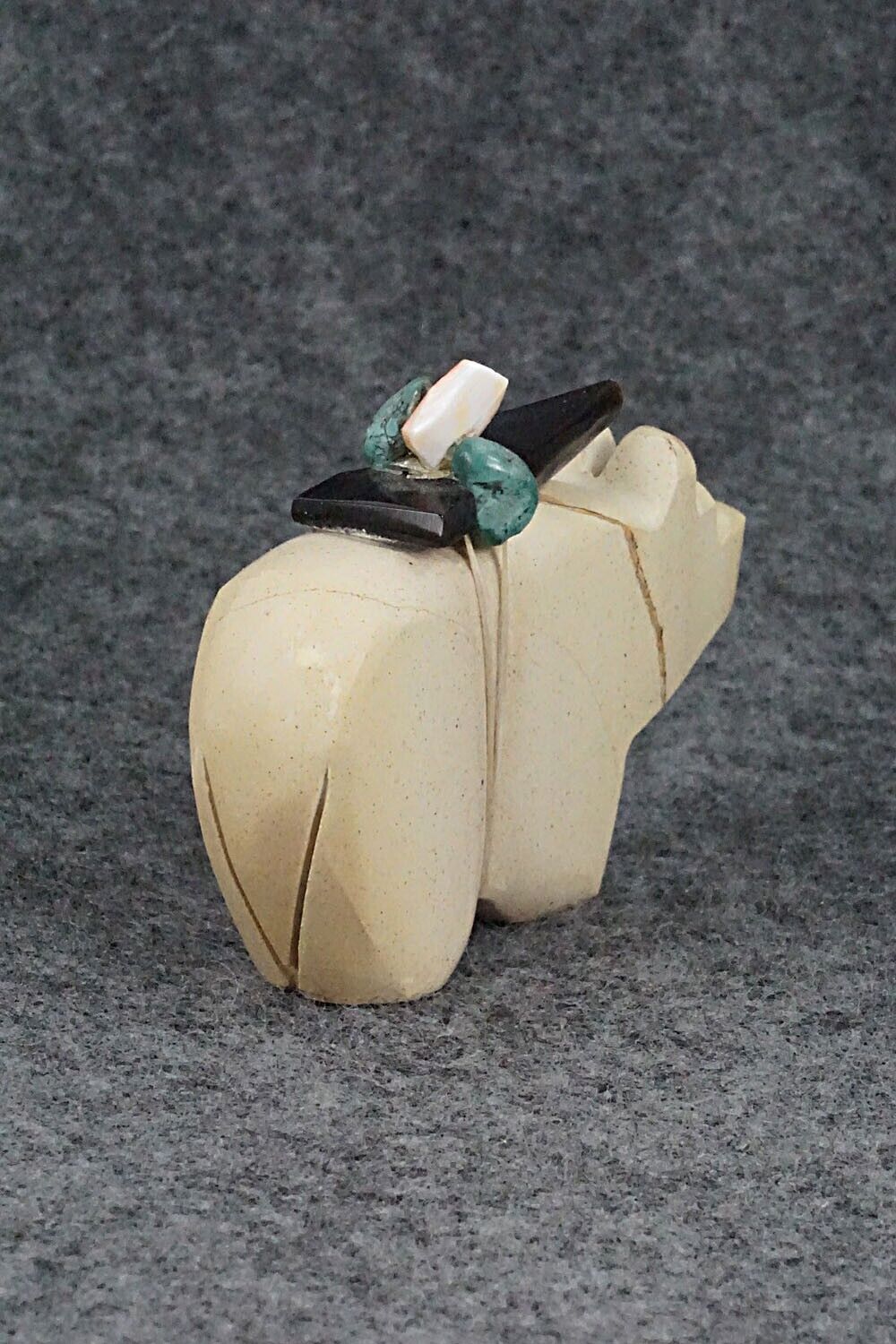 Bear Zuni Fetish Carving - Bernard Laiwakete