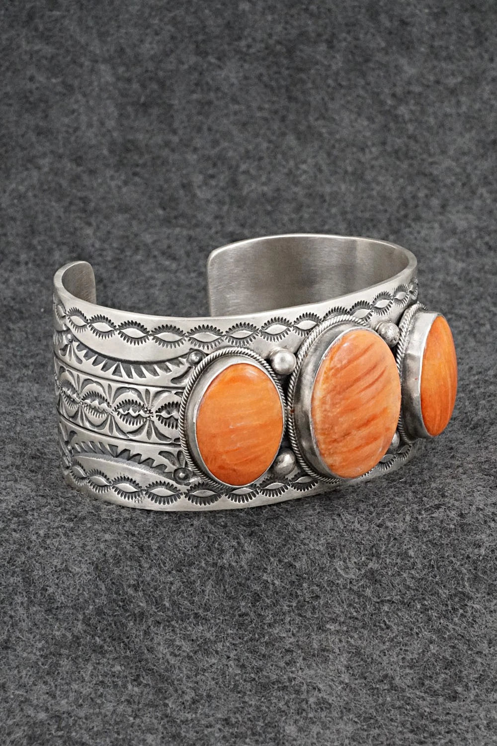 Spiny Oyster & Sterling Silver Bracelet - Mark Yazzie