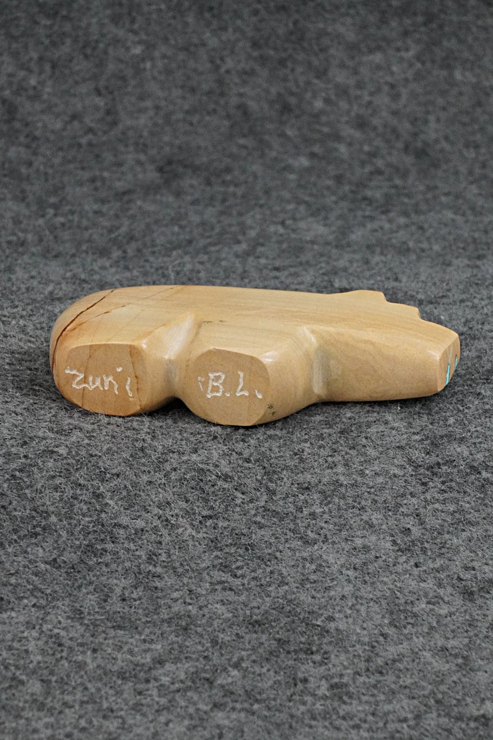 Bear Zuni Fetish Carving - Bernard Laiwakete