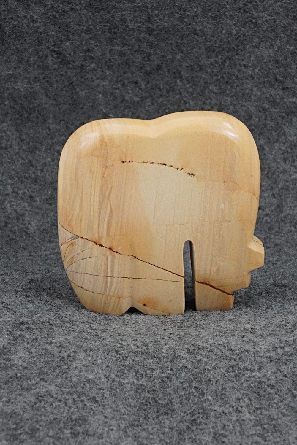 Bear Zuni Fetish Carving - Bernard Laiwakete