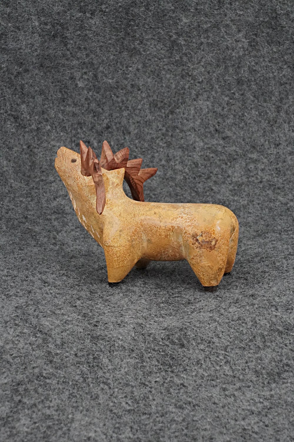 Elk Zuni Fetish Carving - Enrike Leekya