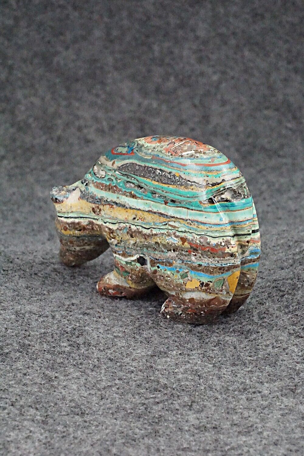 Bear Zuni Fetish Carving - Nelson Yatsatte