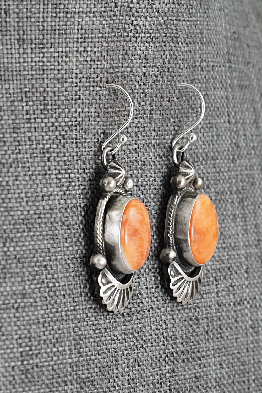 Spiny Oyster & Sterling Silver Necklace and Earrings Set - Paul Livingston