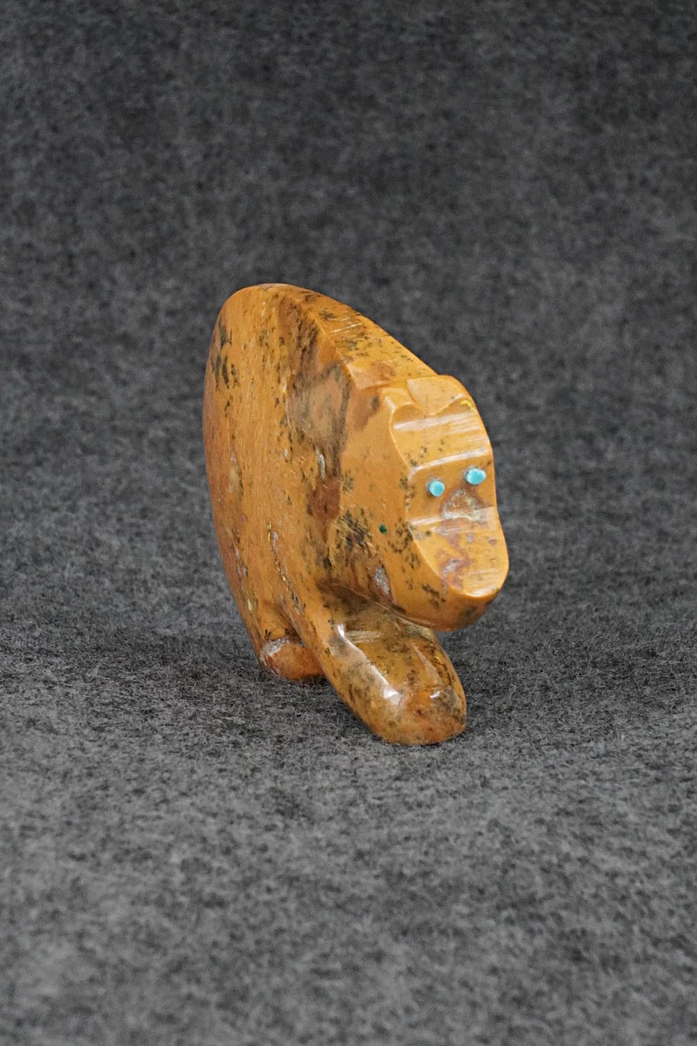 Bear Zuni Fetish Carving - Vernon Nieto