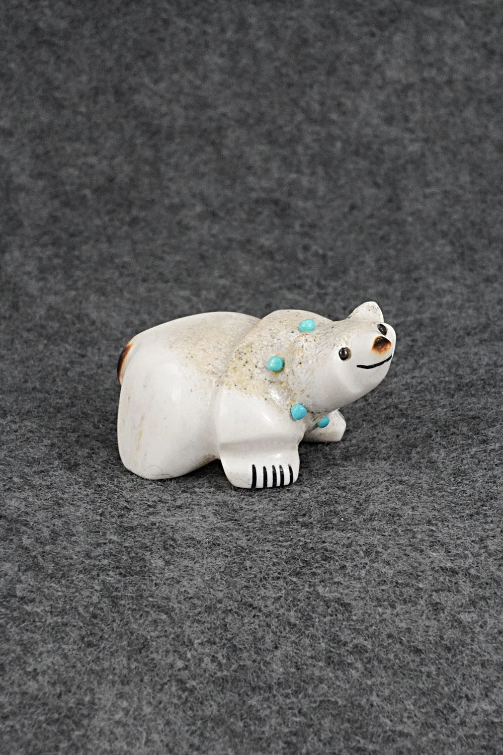 Bear Zuni Fetish Carving - Claudia Peina