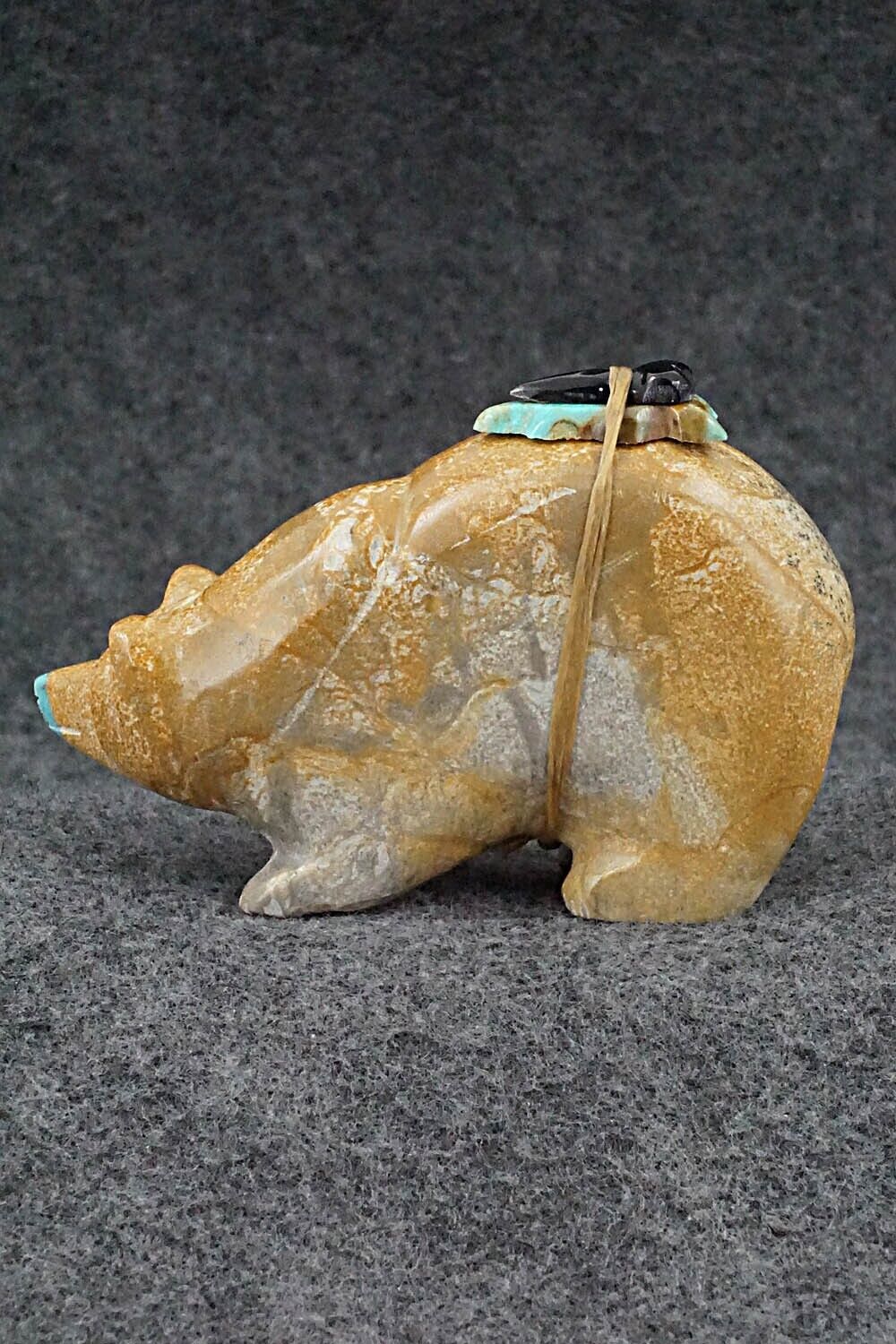 Bear Zuni Fetish Carving - Enrike Leekya
