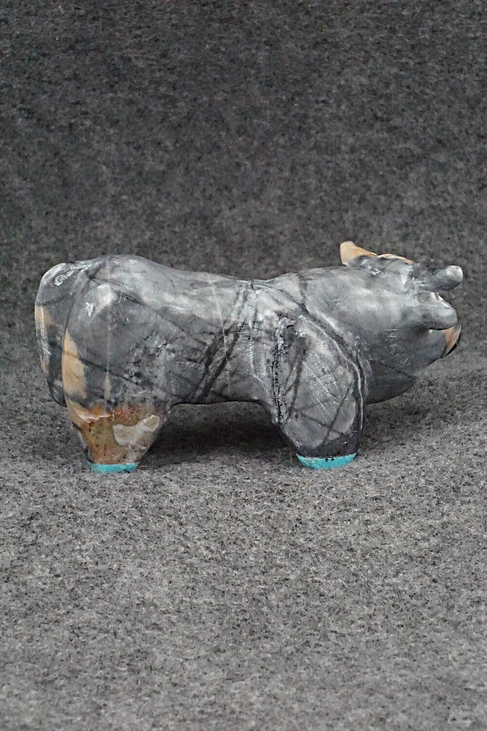 Bull Zuni Fetish Carving - Freddie Leekya